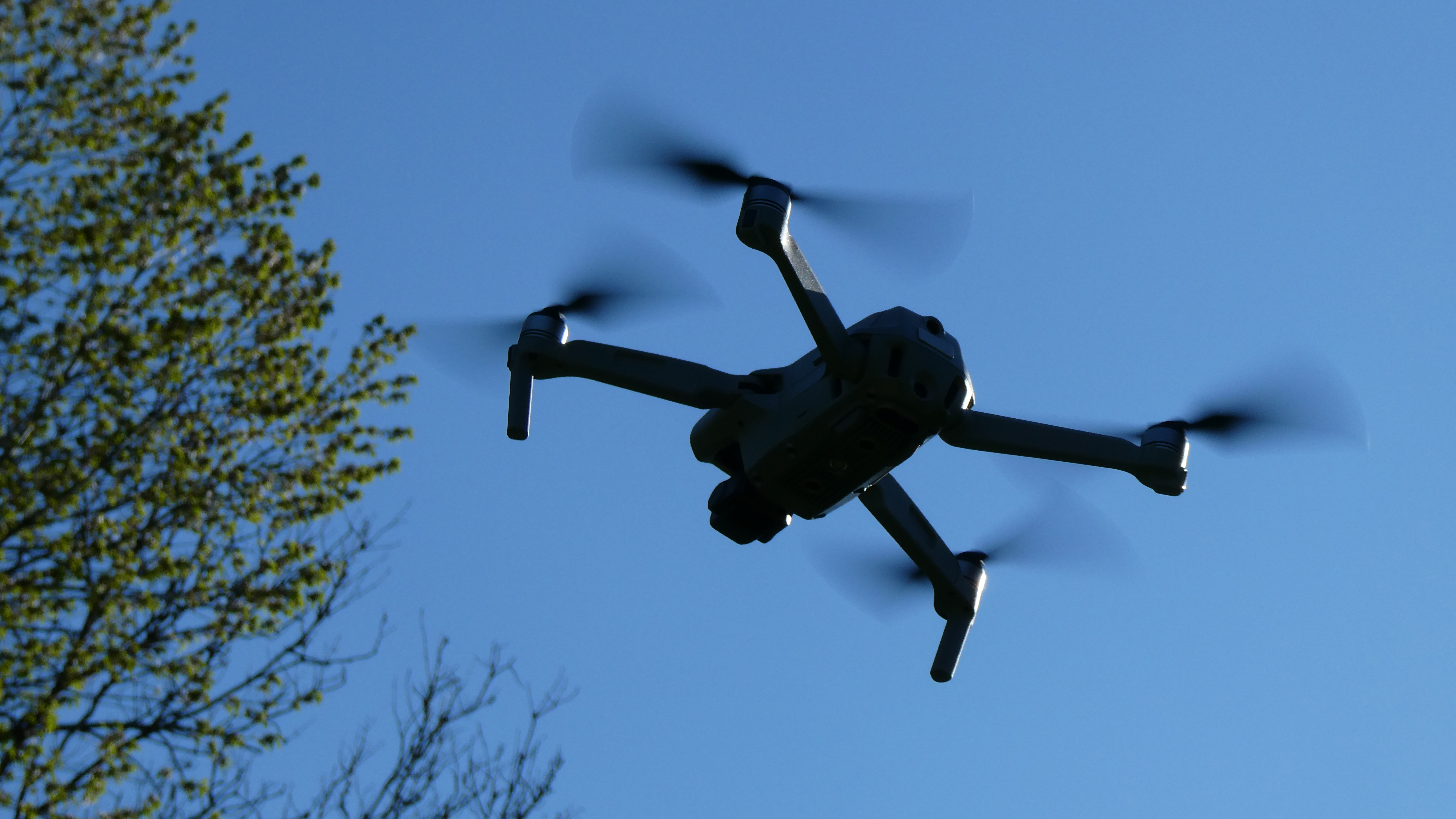 Drohnen von 10 bis 2000 Euro: von Spielzeug über FPV-Racer bis zur  fliegenden Kamera | TechStage