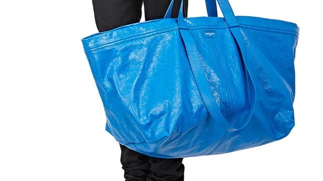Balenciaga torebka Arena Extra-Large Shopper Tote Bag wygląda jak torba z  IKEI