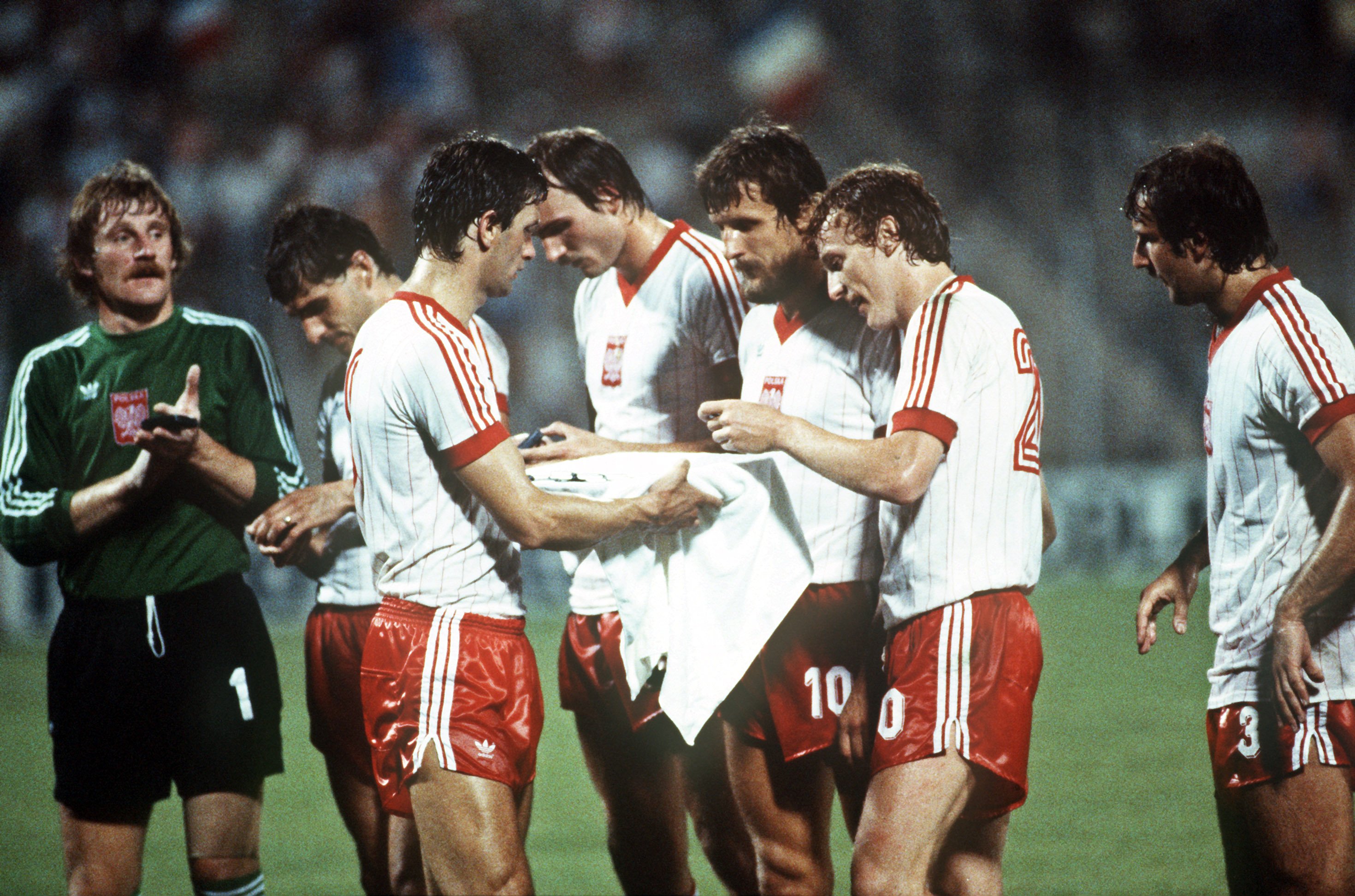 MŚ 1982: srebrny medal reprezentacji Polski, kulisy sukcesu kadry Antoniego  Piechniczka - Piłka nożna