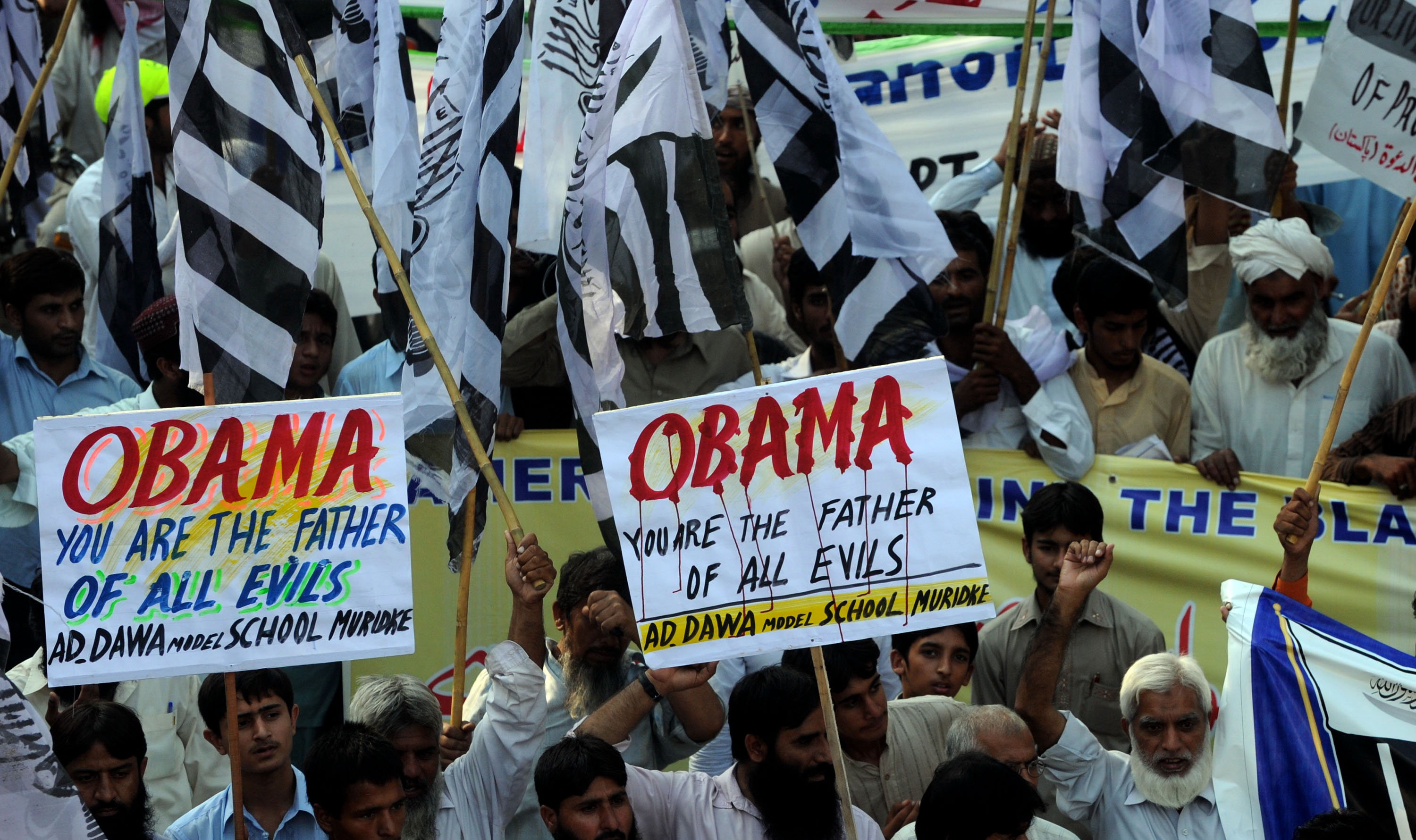 Xotin dostlar uchun striptiz raqsga tushmoqda video