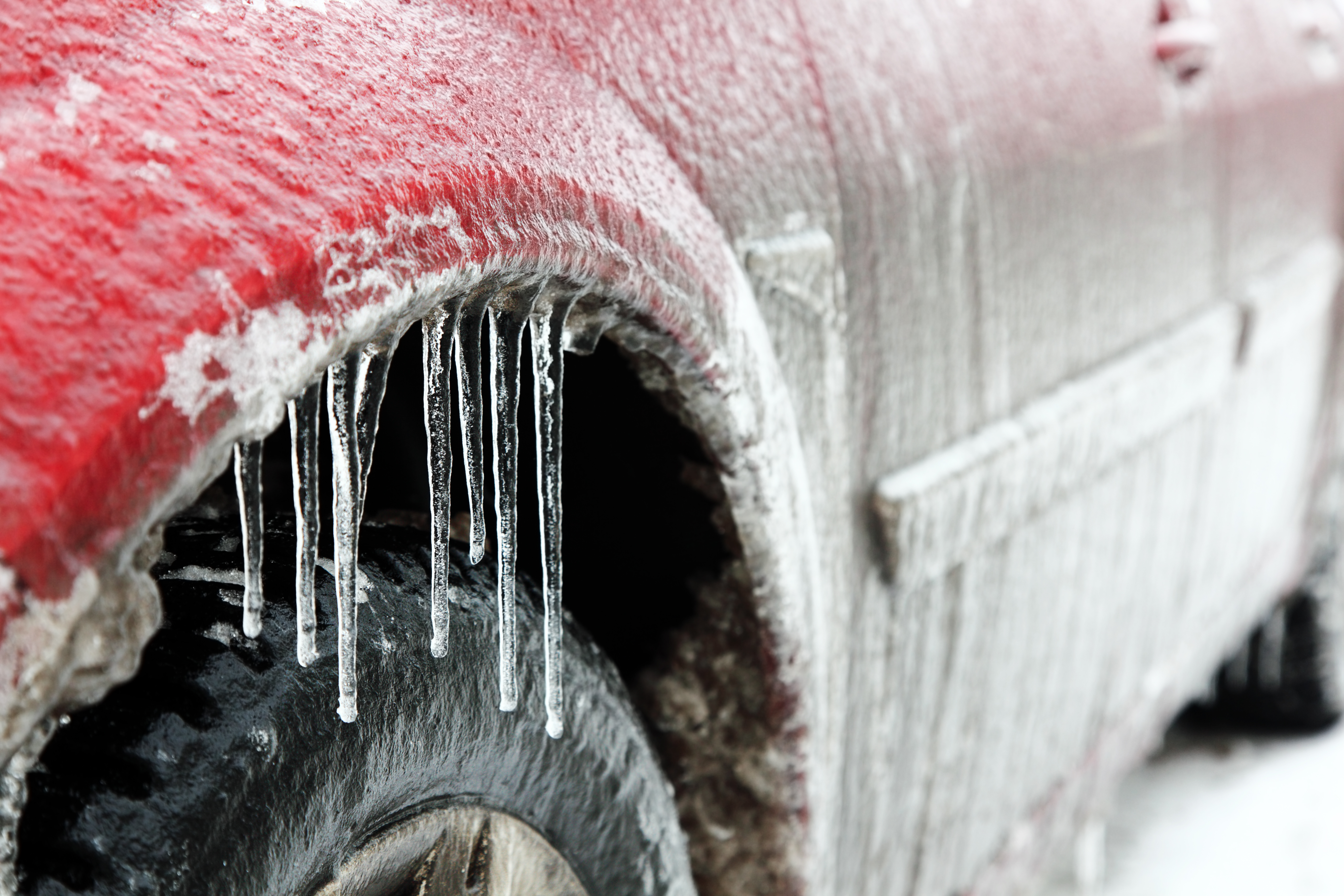 Можно мыть машину в морозы. Замерзшая машина. Замерзший автомобиль. Машина во льду. Обледенелая машина.