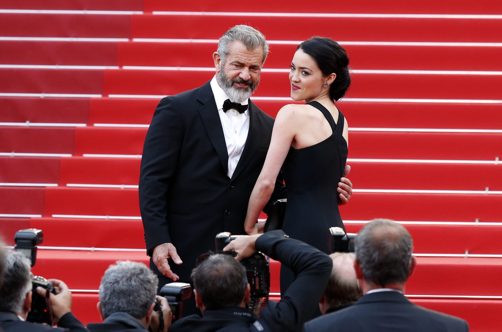 Mel Gibson i Rosalind Ross na gali zamknięcia festiwalu w Cannes