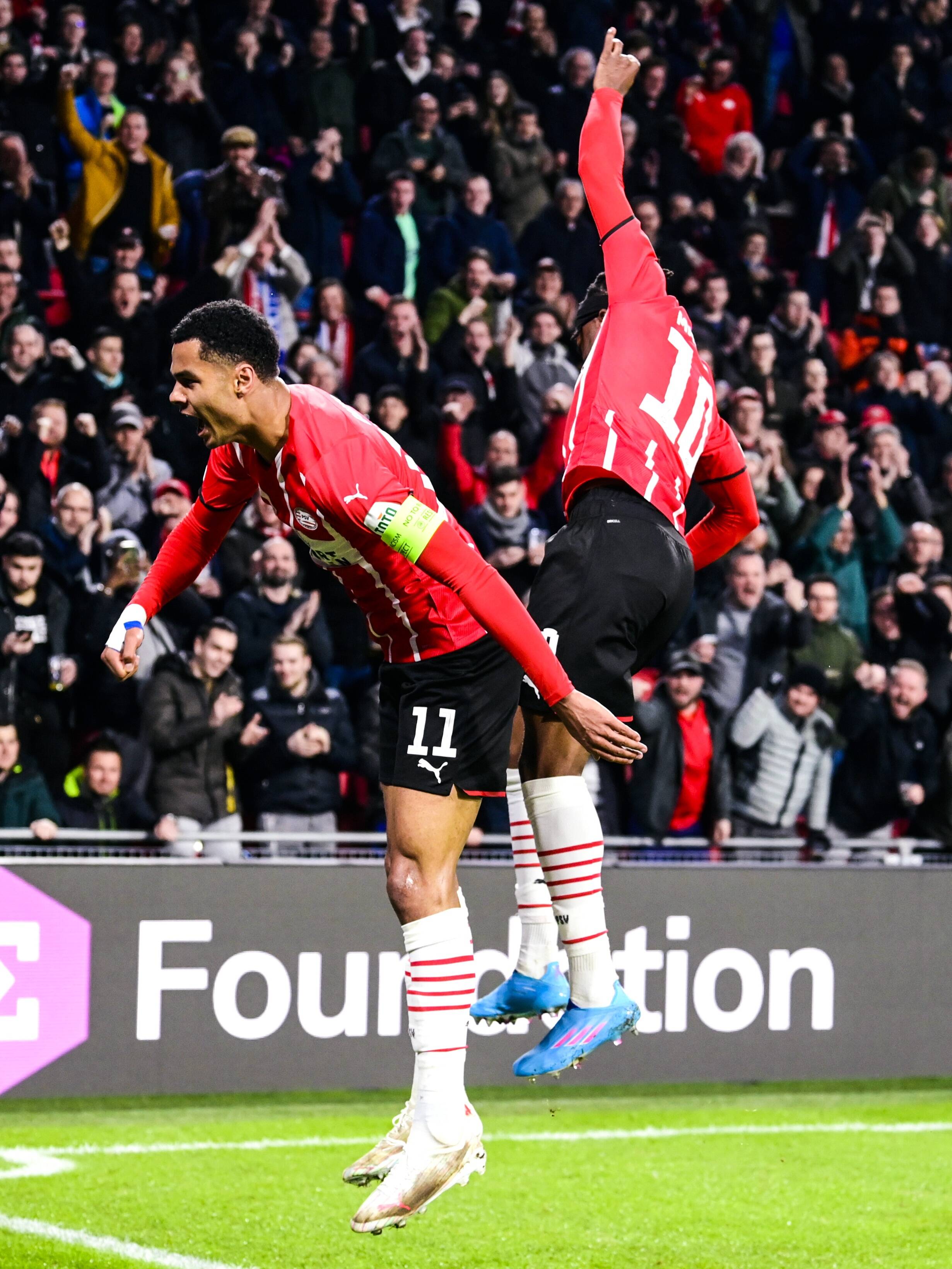 Gakpo and Madueke celebrate the equalizer 