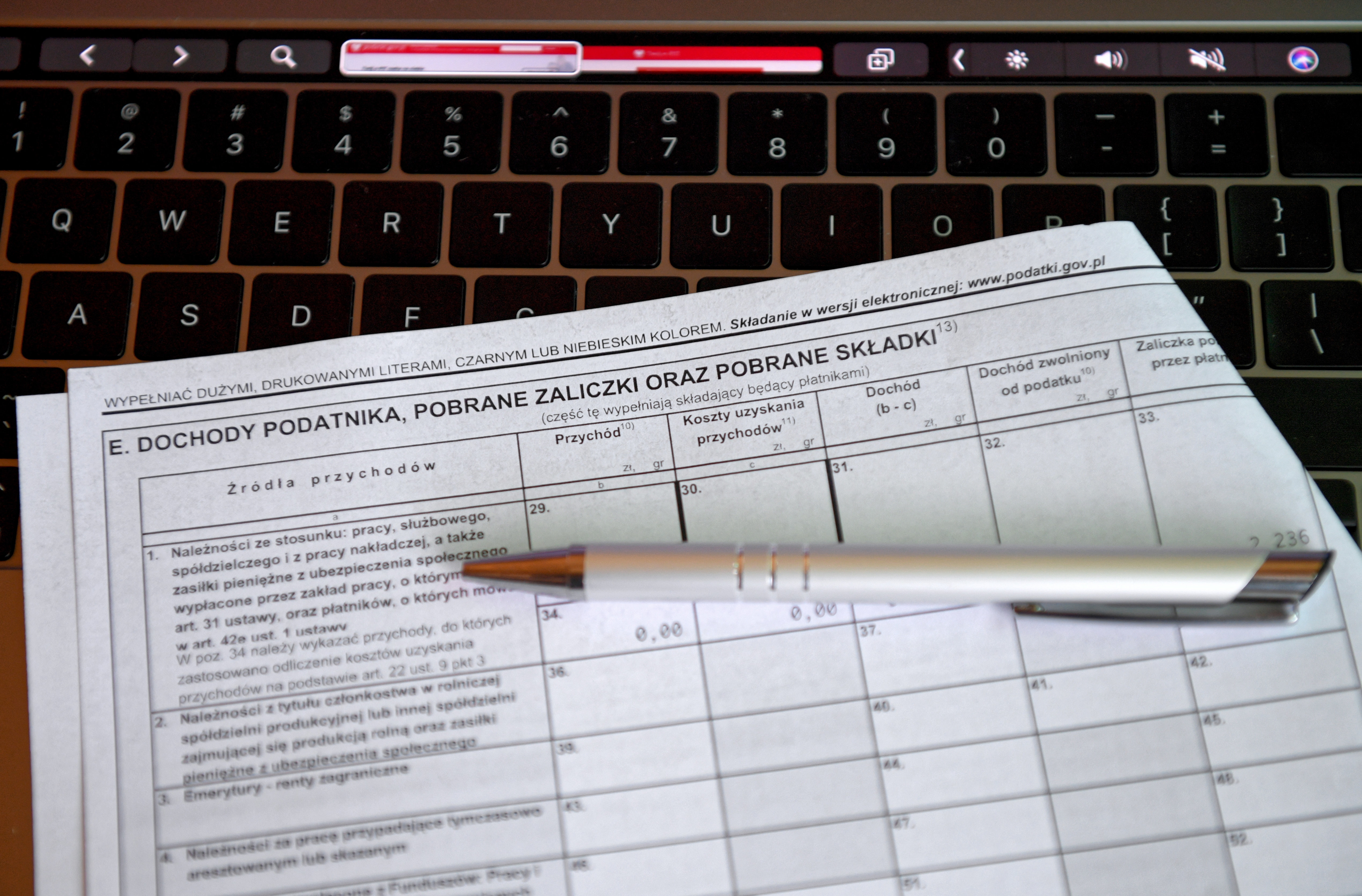 Podatek Pewnego Obywatela Obliczony Według Stawki 18 Wyniósł 2700 Obniżka stawki PIT – z 18 do 17 proc. - Finanse - Forbes.pl