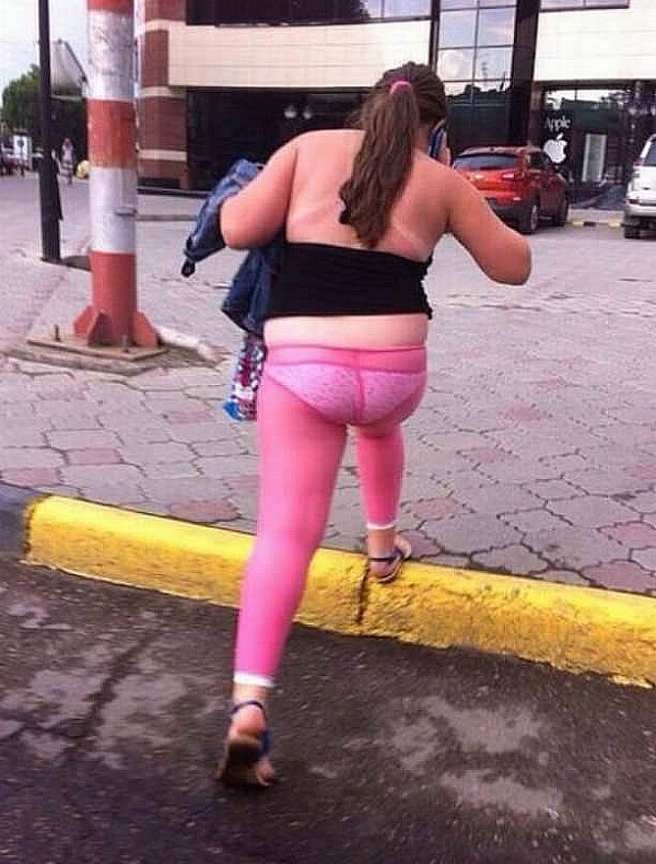 U kom univerzumu se pogledaÅ¡ u ogledalo i zadovoljan ovakvom kombinacijom izaÄeÅ¡ u javnost?