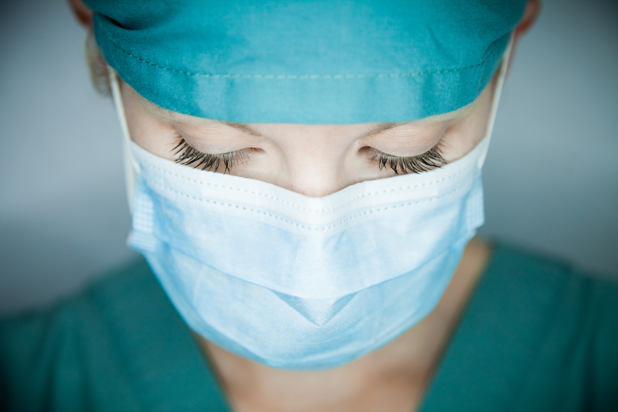 A koronavírusos betegeket ápoló doktor levette a maszkját: lesápadsz, ha  meglátod, milyen az arca - Blikk Rúzs