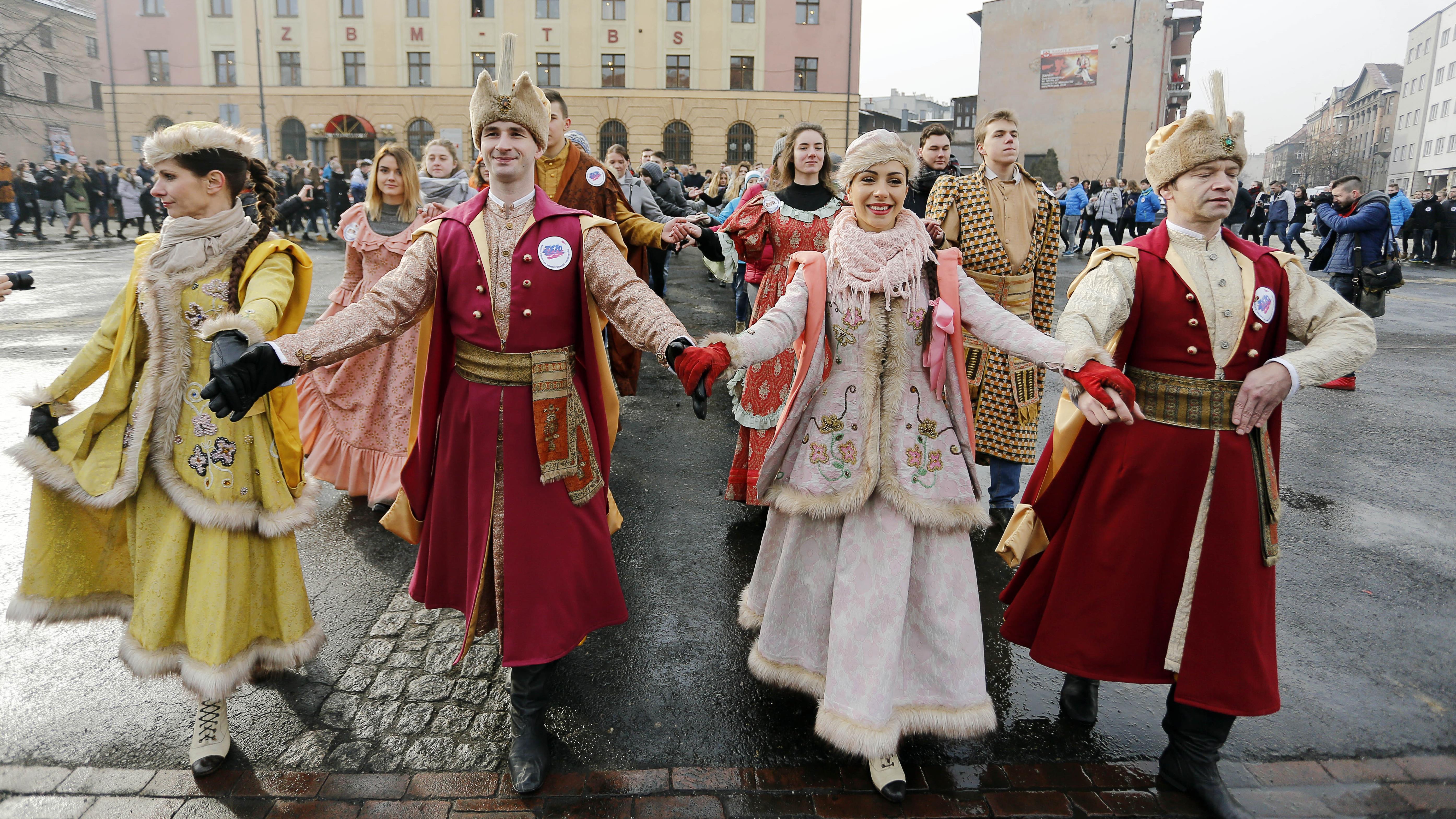 Maturzyści z Zabrza zatańczyli poloneza