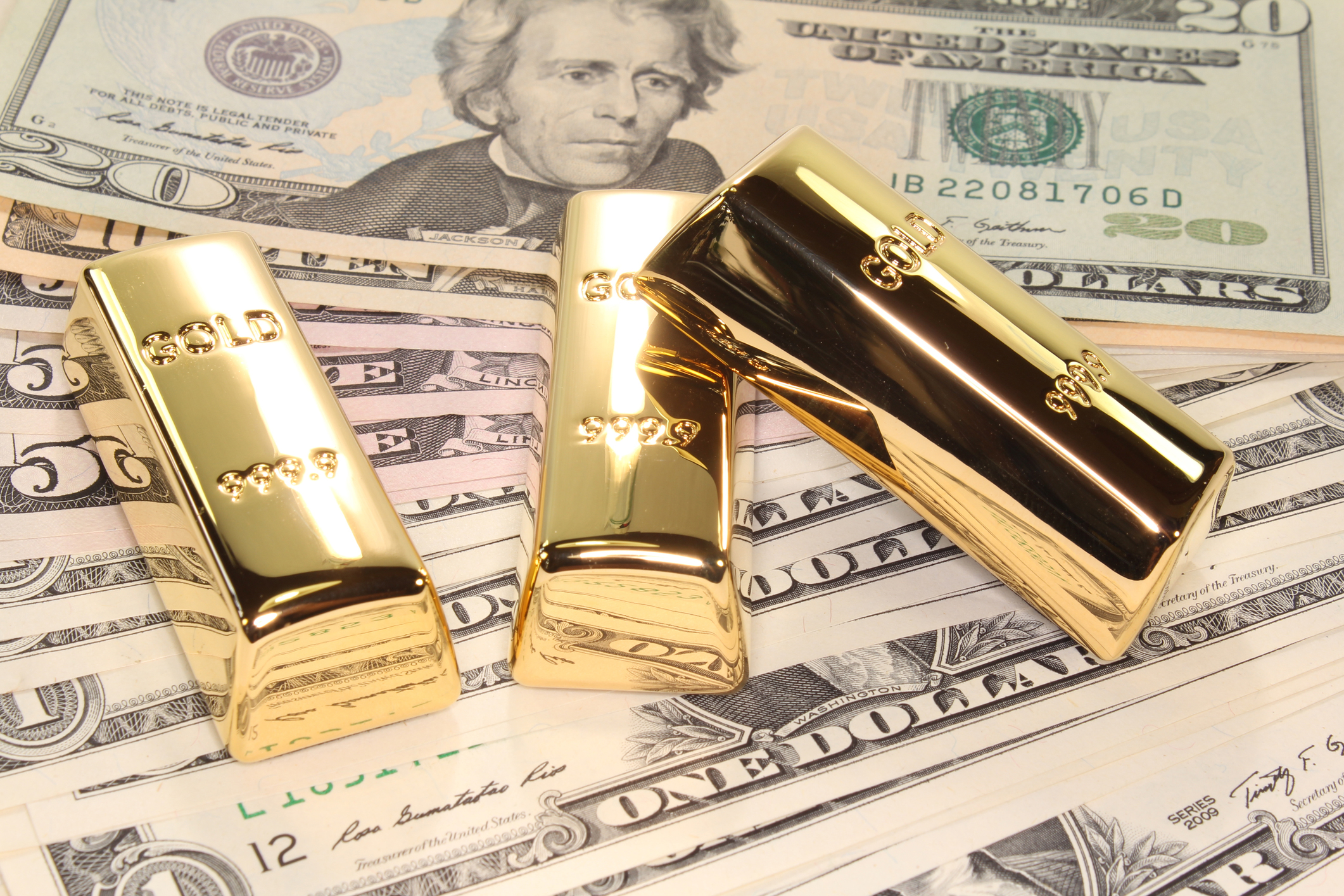 Золото евро доллар. Деньги золото. Золото и доллары. Золотой доллар. Золотые деньги.