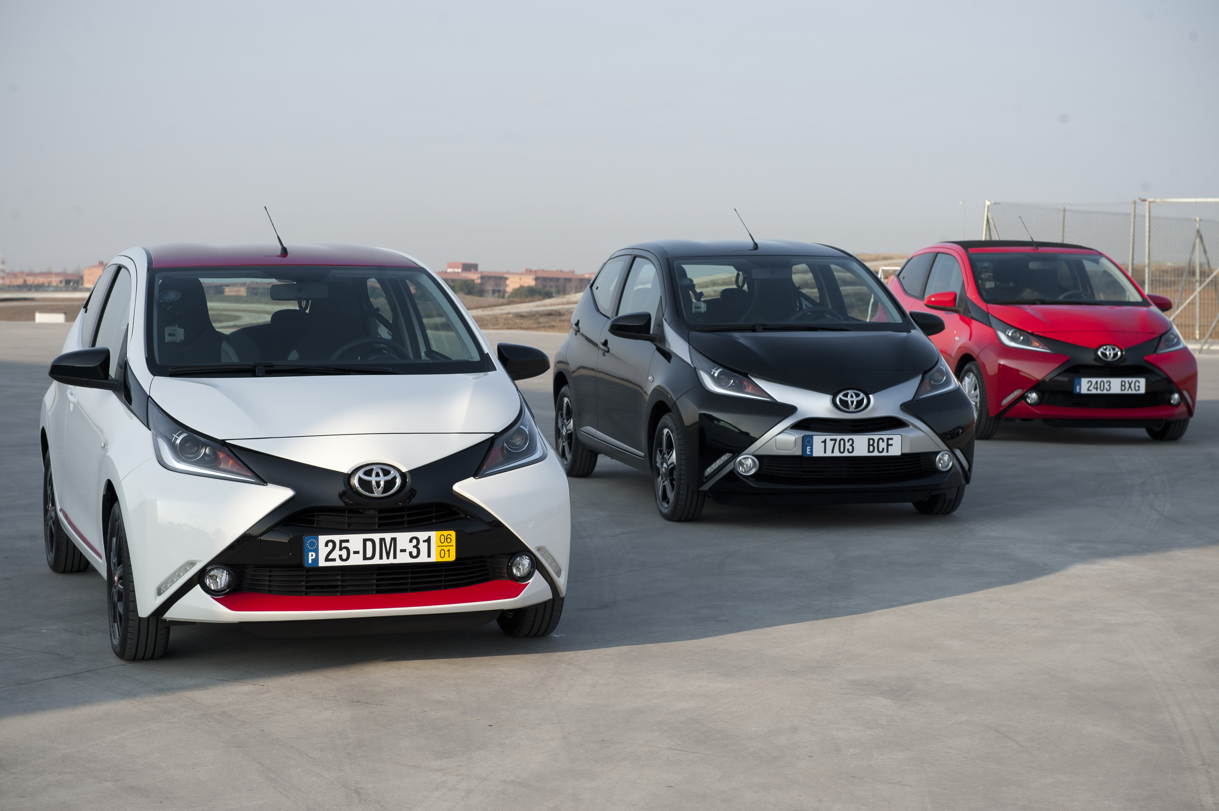 Większa, tańsza i bardziej oszczędna. Nowa toyota aygo już