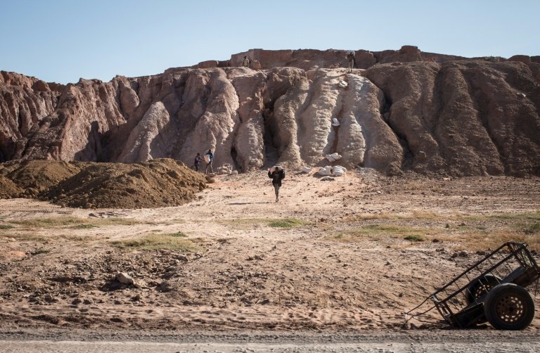 A US-backed consortium is negotiating to acquire a 40% interest in Glencore’s holdings in two Congolese mines valued at approximately $9 billion, including debt. 