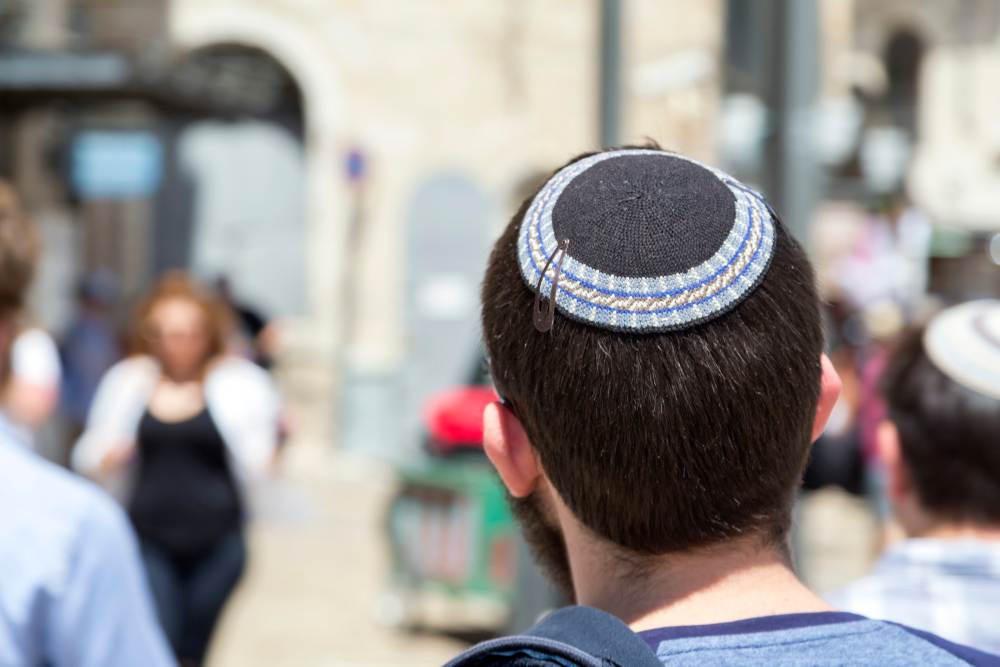Jarmułka - historia nakrycia głowy noszonego przez żydów - Wiadomości