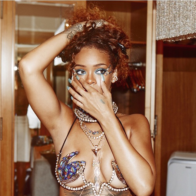 Rihanna imprezuje na Barbadosie
