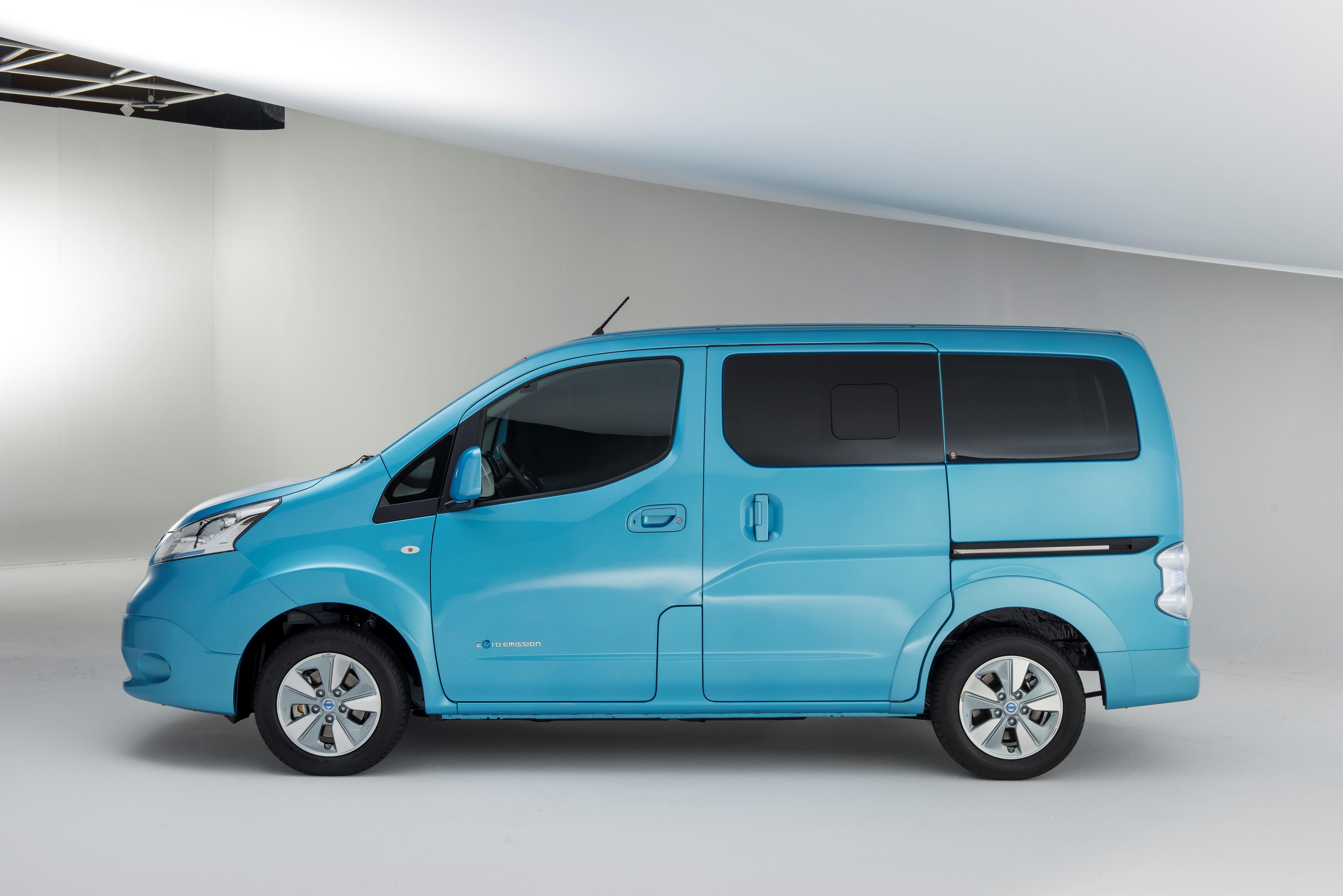 Подлокотник на nissan nv200