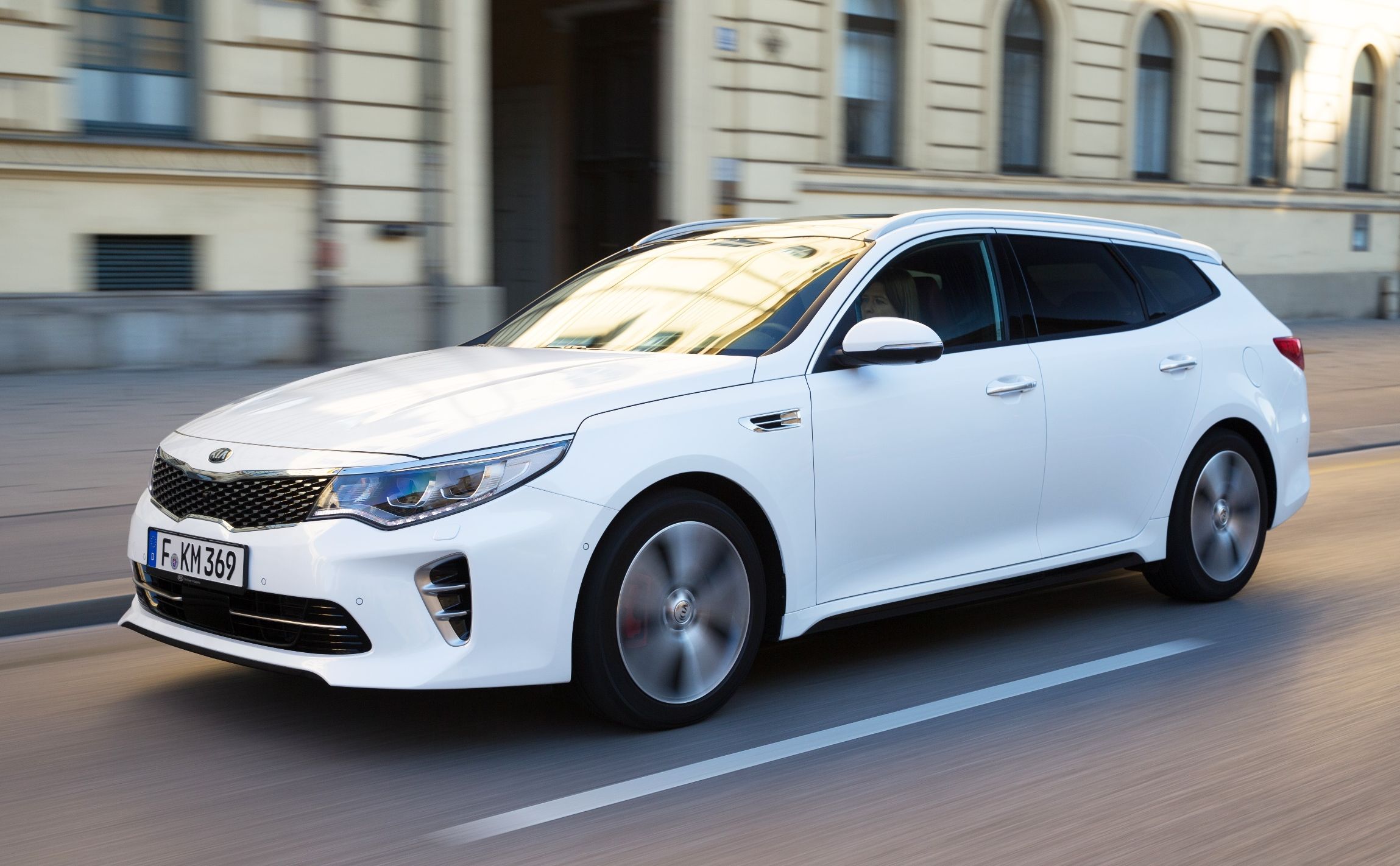 Kia optima GT, czyli nowa limuzyna i kombi już w Polsce