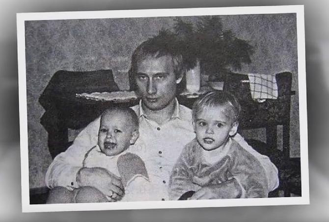 Putin sa Ekatarinom i Marijom dok su bile devojčice
