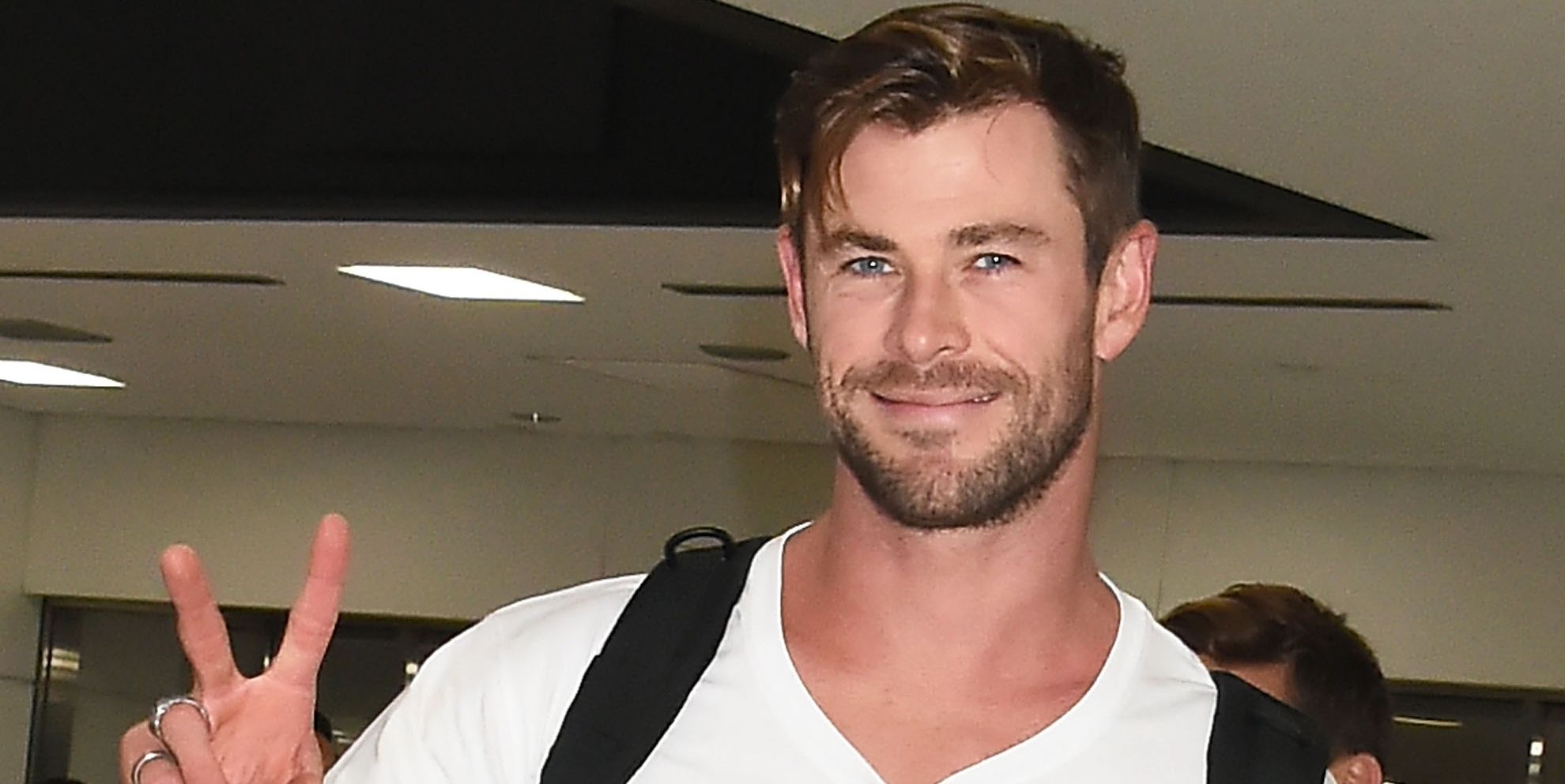 Chris Hemsworth aparece sem camisa em álbum de viagem à Espanha com a  família - TV Pampa