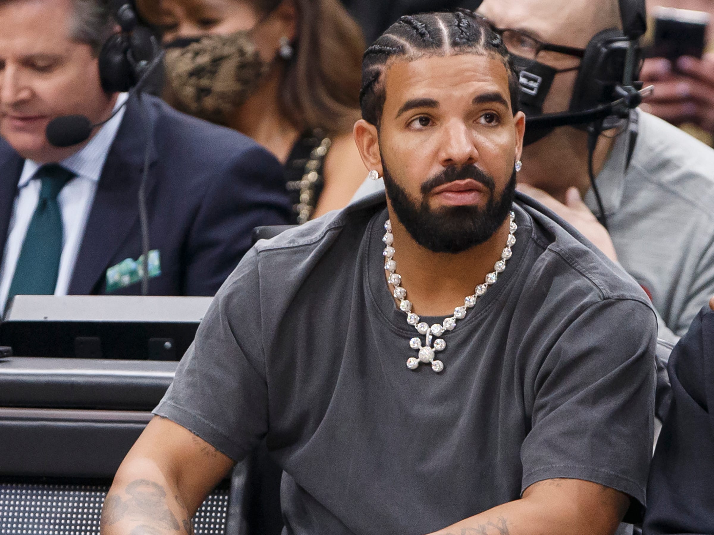 Drake's security reportedly shot during drive-by shooting at the rapper's home
