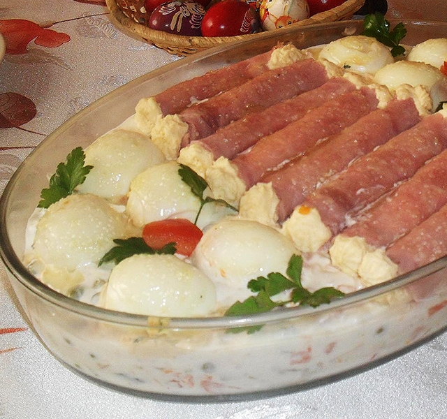 Francia saláta, töltött tojás és tormás sonkatekercs - Blikk Rúzs