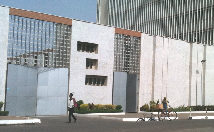 Ghana\'s Central Bank maintains key interest rate at 29.5% as inflation continues to fall