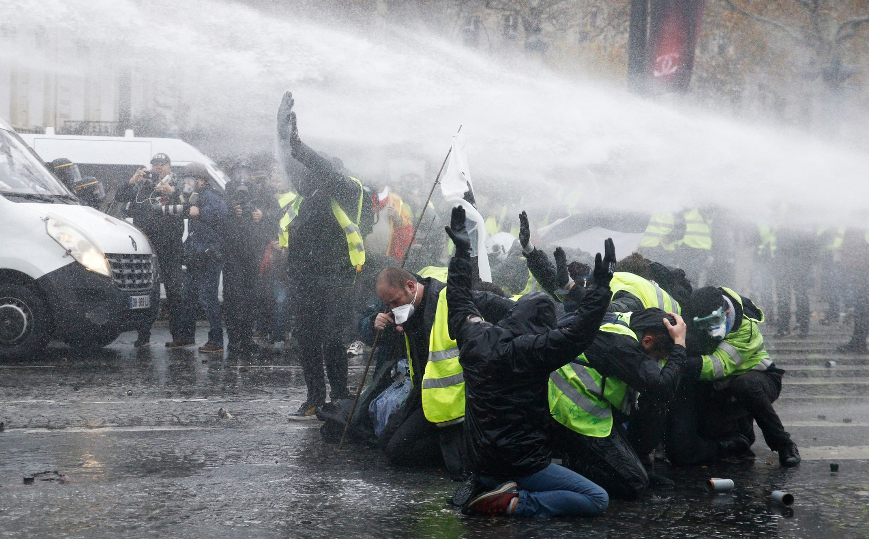 Francja: Podczas protestów "żółtych kamizelek" zatrzymano ponad 260  manifestantów - GazetaPrawna.pl