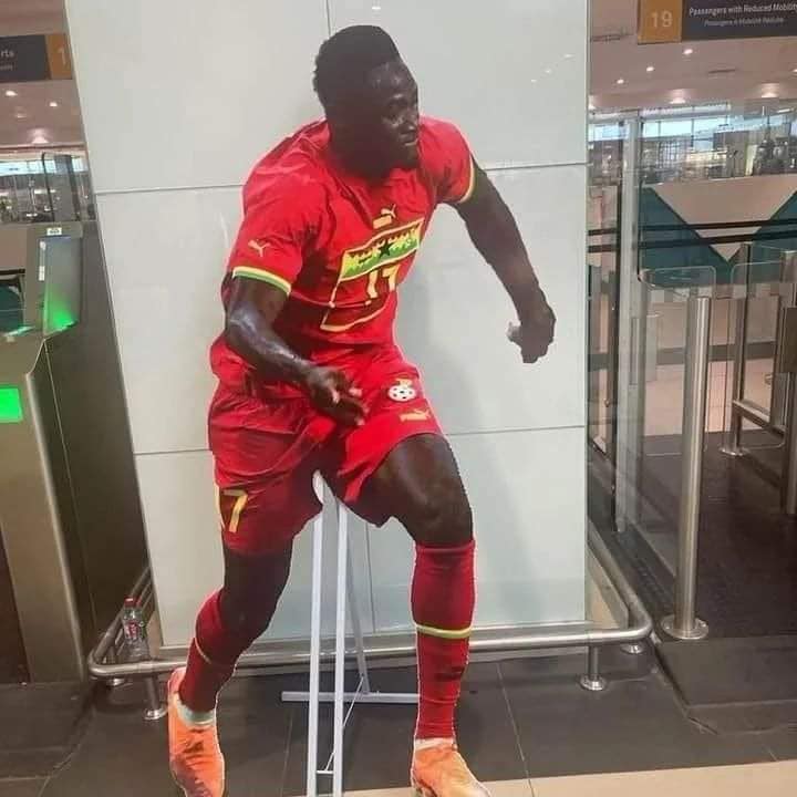 Black Stars take centre stage at Kotoka Airport ahead of World Cup