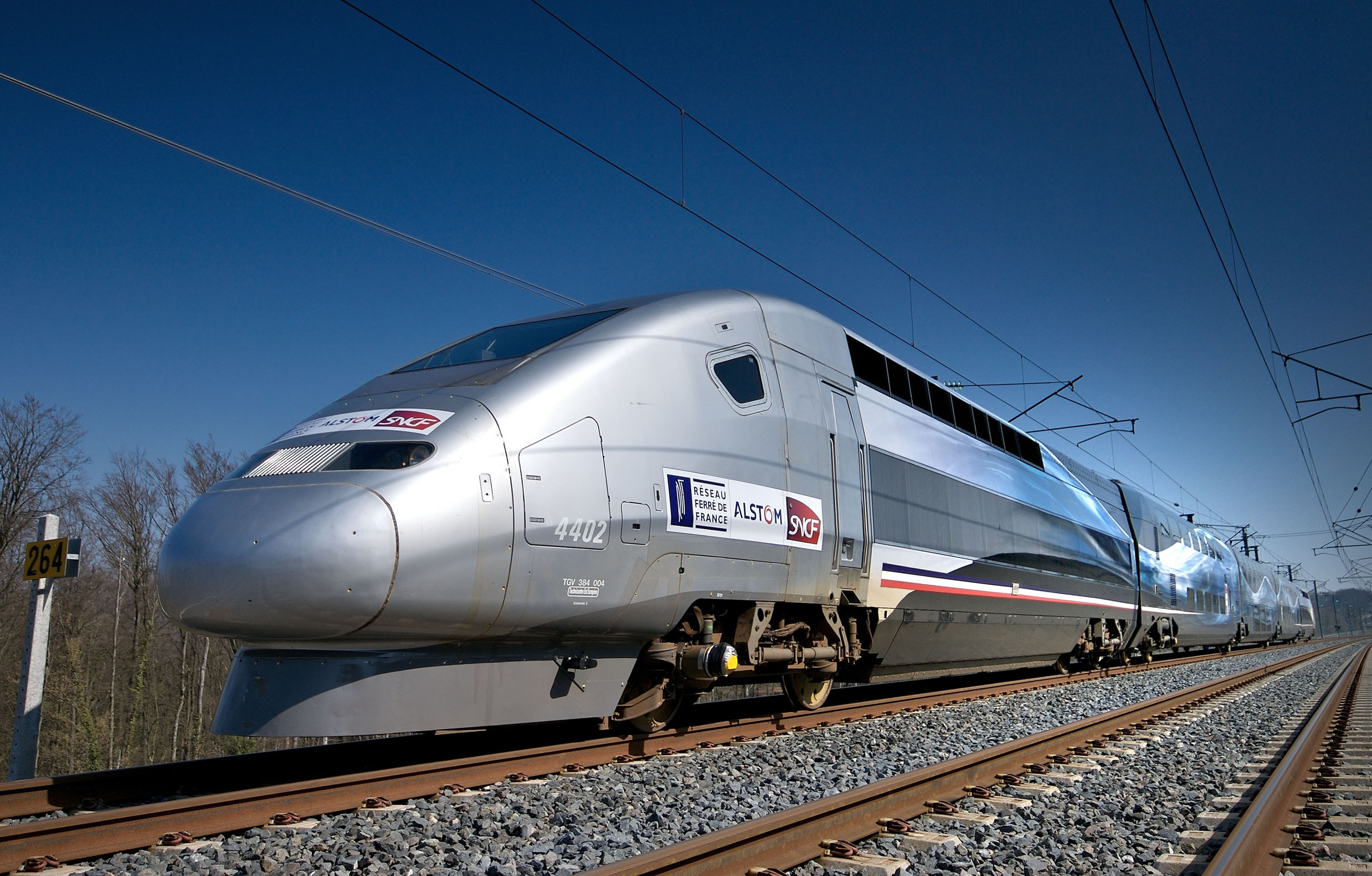Поезд 800 км в час. Французские скоростные поезда TGV. V150 электропоезд. Французский TGV v150. TGV POS v150.