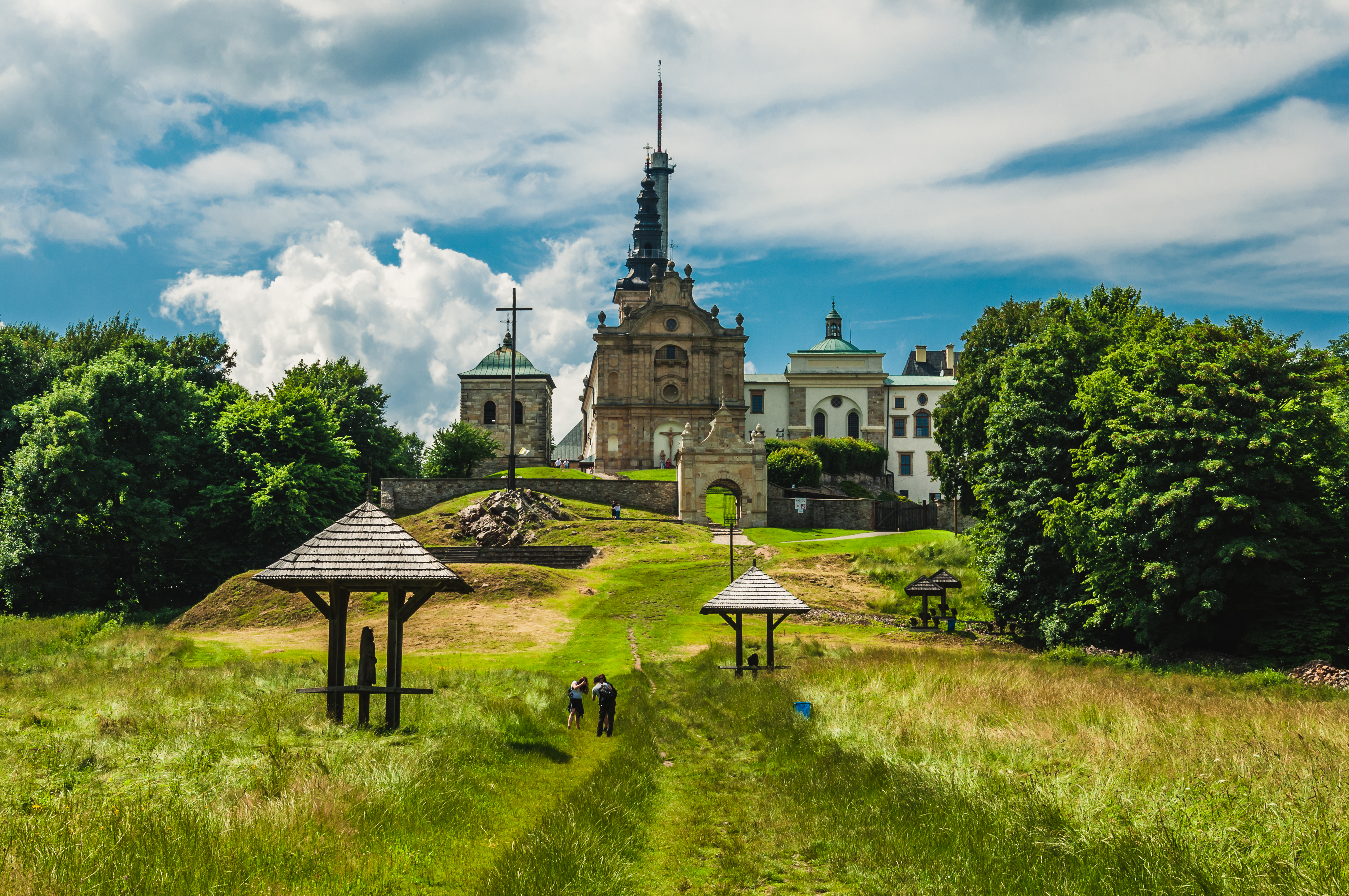 Świętokrzyskie. Święty Krzyż - historia tajemniczej góry - Podróże