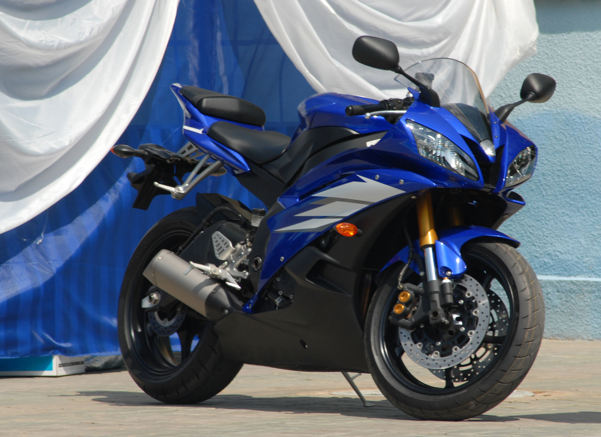 Включи байки синие. Спортивный мотоцикл синий. Темно синий мотоцикл. Черно синий мотоцикл. Темно синий цвет мотоцикла.