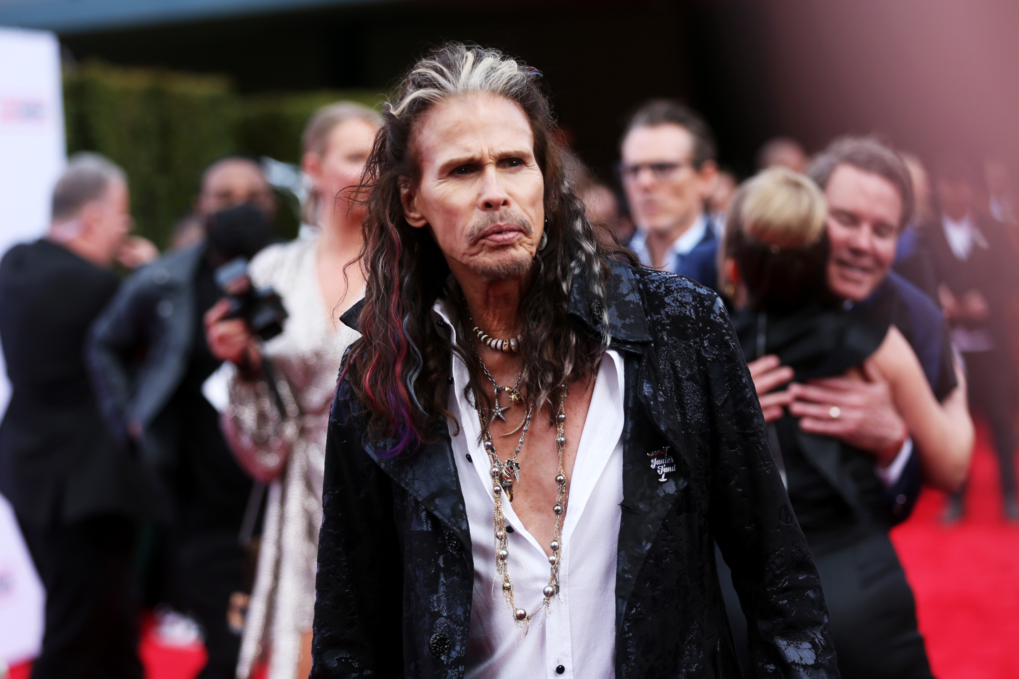 Steven Tyler Betegsége Miatt Az összes Koncertjét Lemondta Az Aerosmith Kiskegyed 1252