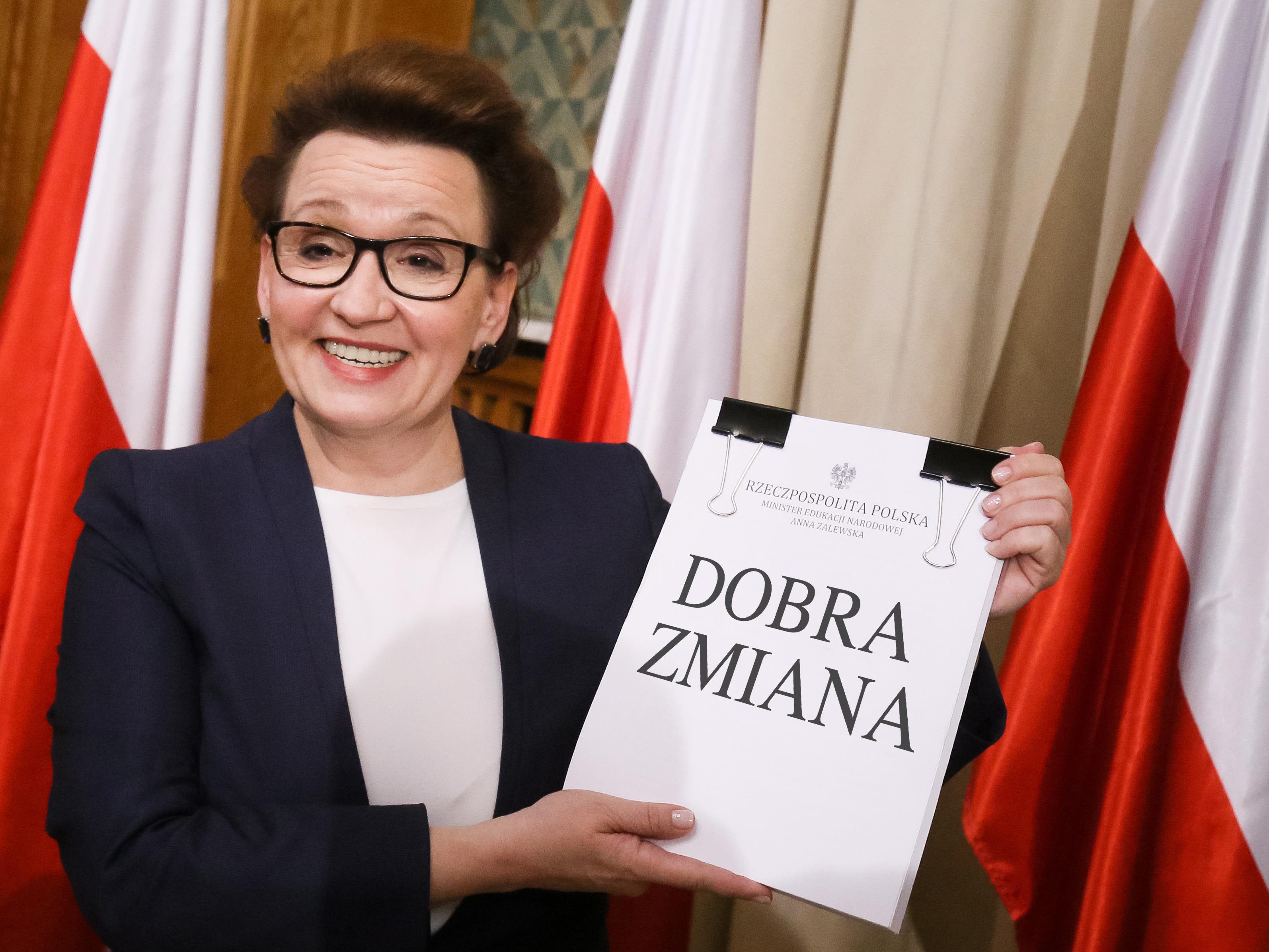 Wydarzenia Polityczne Z Ostatniego Tygodnia W Polsce PiS organizuje pokazową lekcję historii. Do warszawskiego liceum
