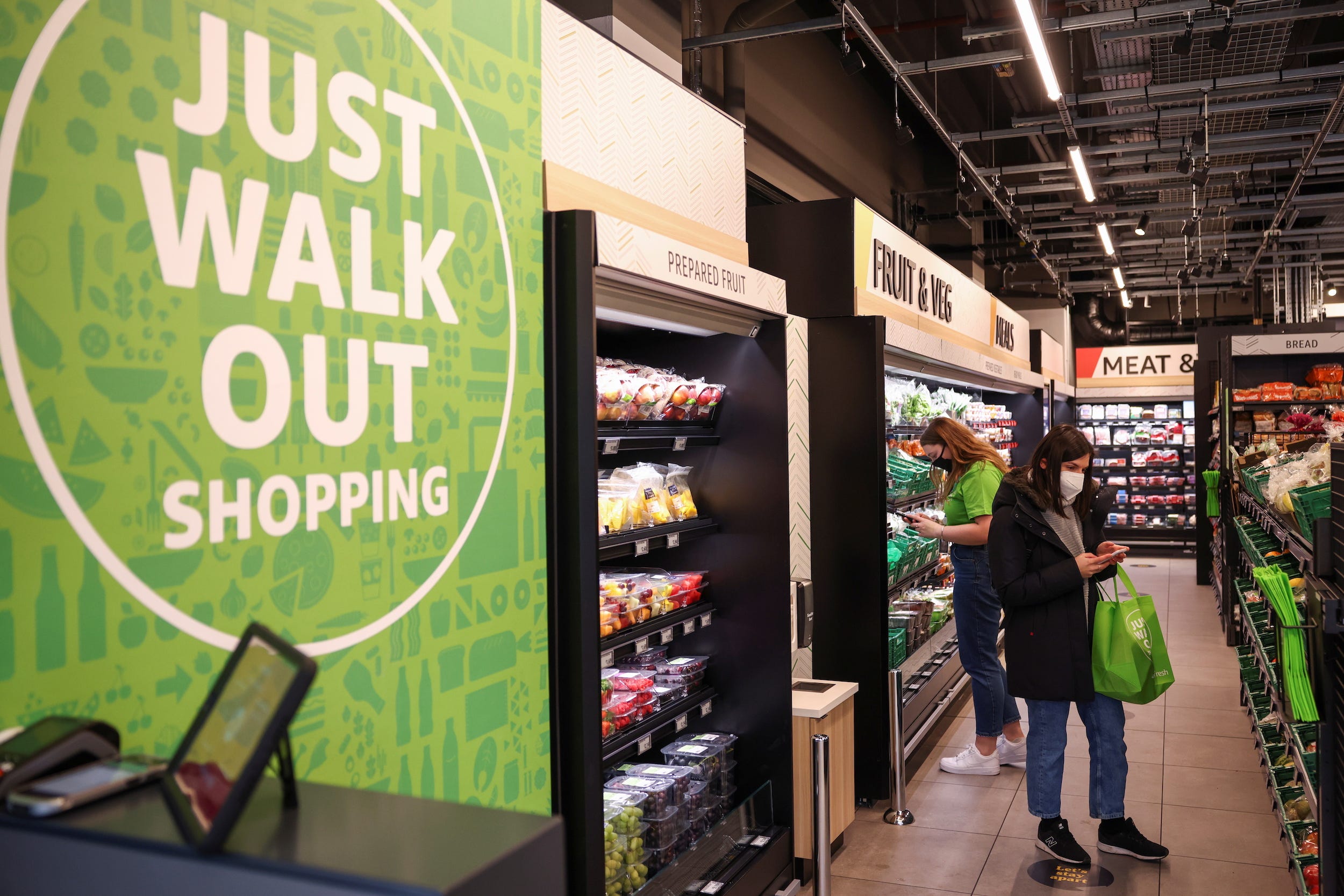 Instacart Will Stop Delivering Groceries From 's Whole Foods -  Bloomberg