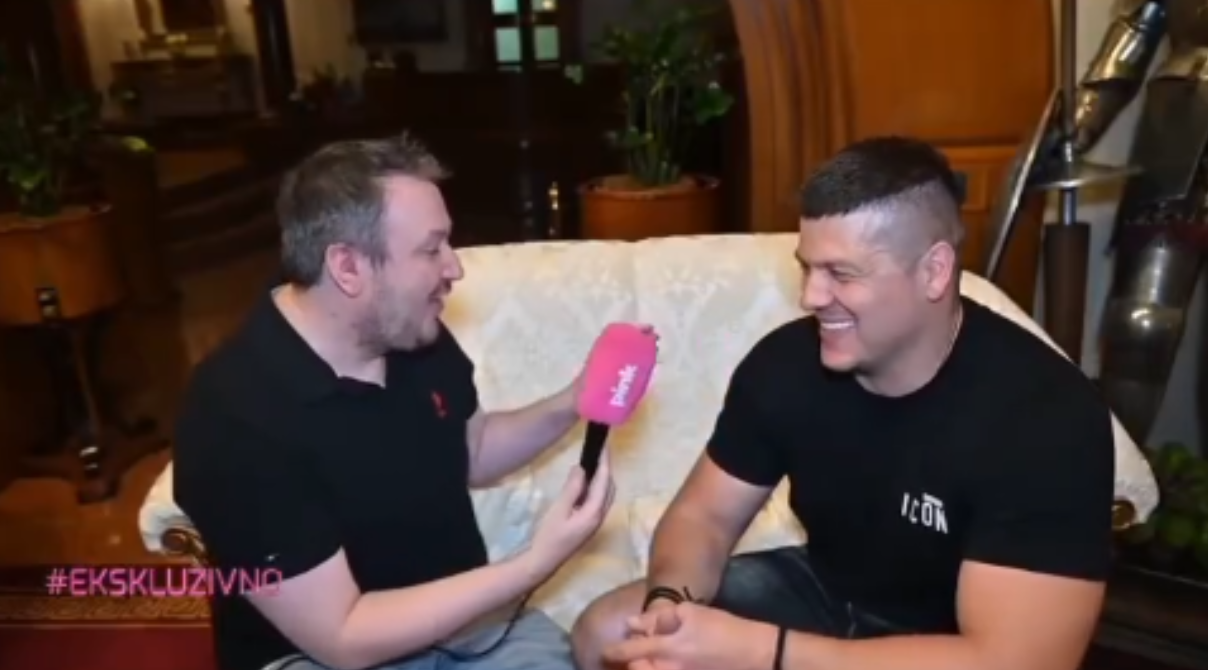 Božo Dobriša ispipao mišiće Slobe Radanovića na rukama i nasmejao pevača