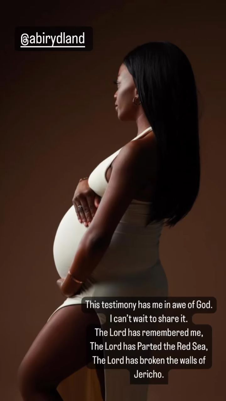 Toke praises God over her sister's pregnancy [Instastory/TokeMakinwa]