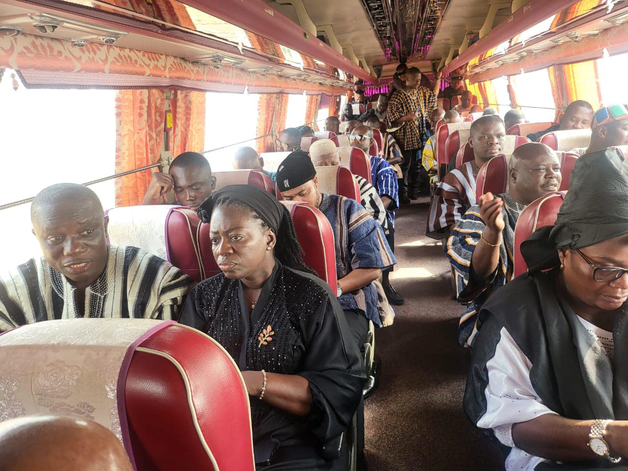 40 NPP MPs accompany Bawumia to Kpembi by bus for late Lepowura\'s funeral