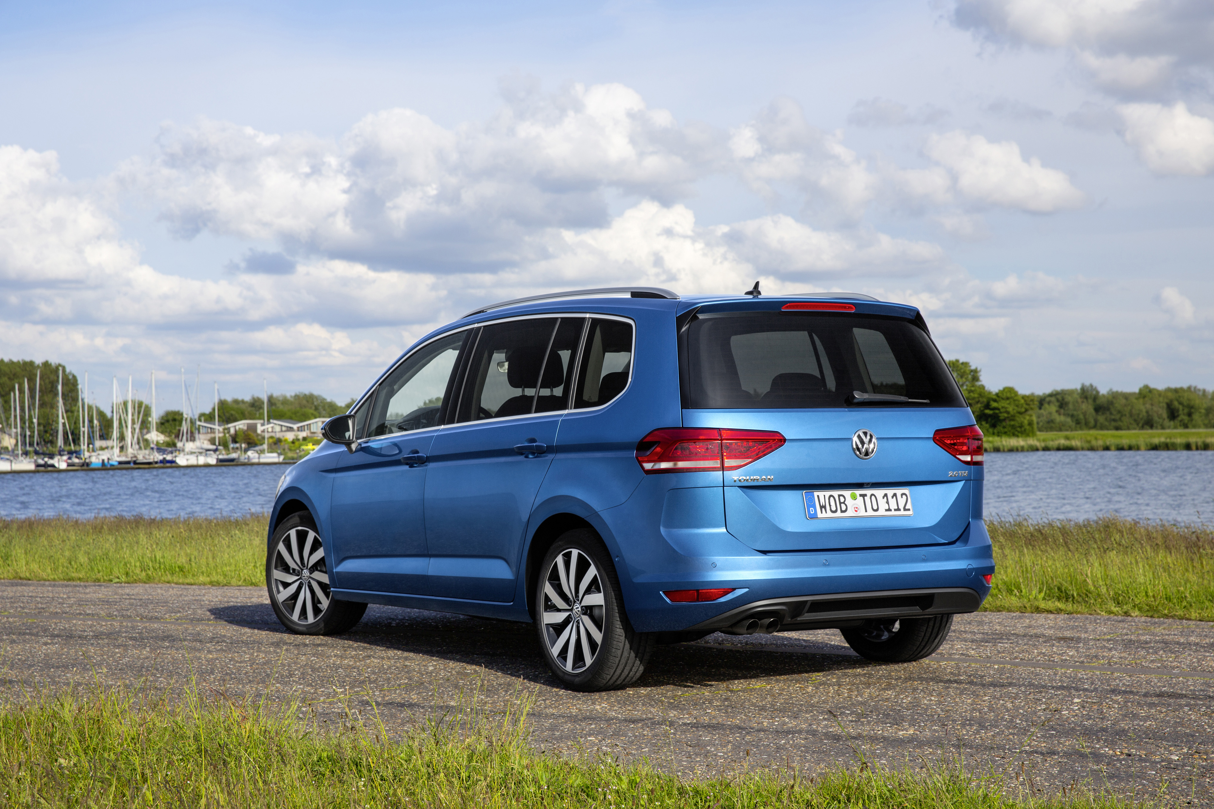 Volkswagen touran объем багажника