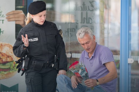 Očajni otac je na mesto tragedije doneo i cveće