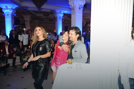 Drže se zajedno: Sonja, Sofija i Aca Lukas