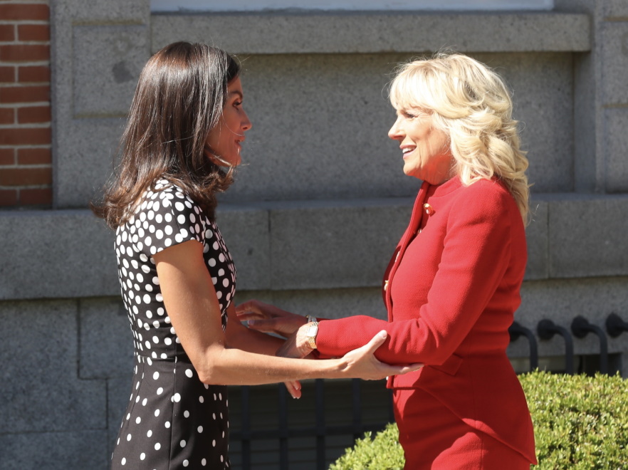 Królowa Letycja i Jill Biden podczas pierwszego spotkania w Madrycie.