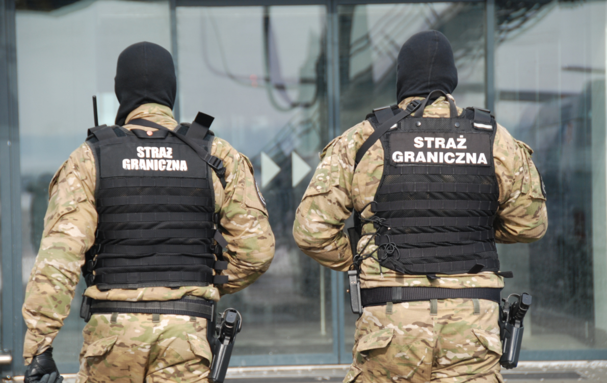 Gdańsk. Zatrzymania na lotnisku, strażnicy graniczni nie narzekają na brak  pracy - Wiadomości