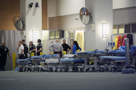 Marten je u napadu ubio 50 osoba, a ranio još 53. Otvorene su linije za pomoć svima koji ne mogu da stupe u kontakt sa svojim bližnjima koji su bili u klubu