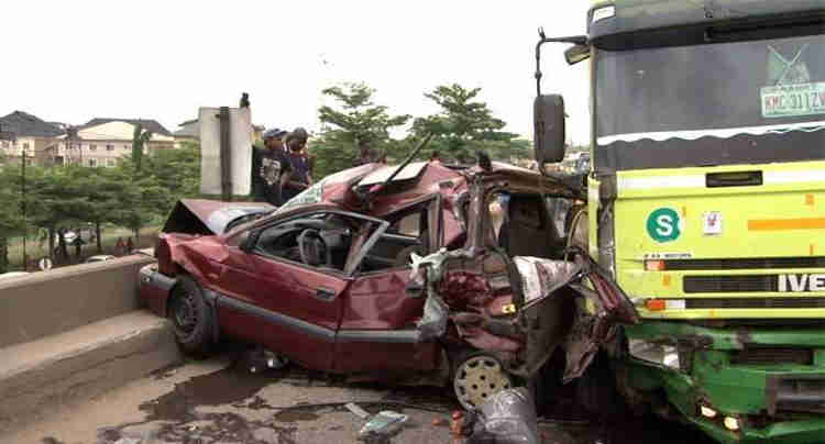 2 dead, 4 injured in Lagos-Abeokuta expressway accident | Pulse Nigeria