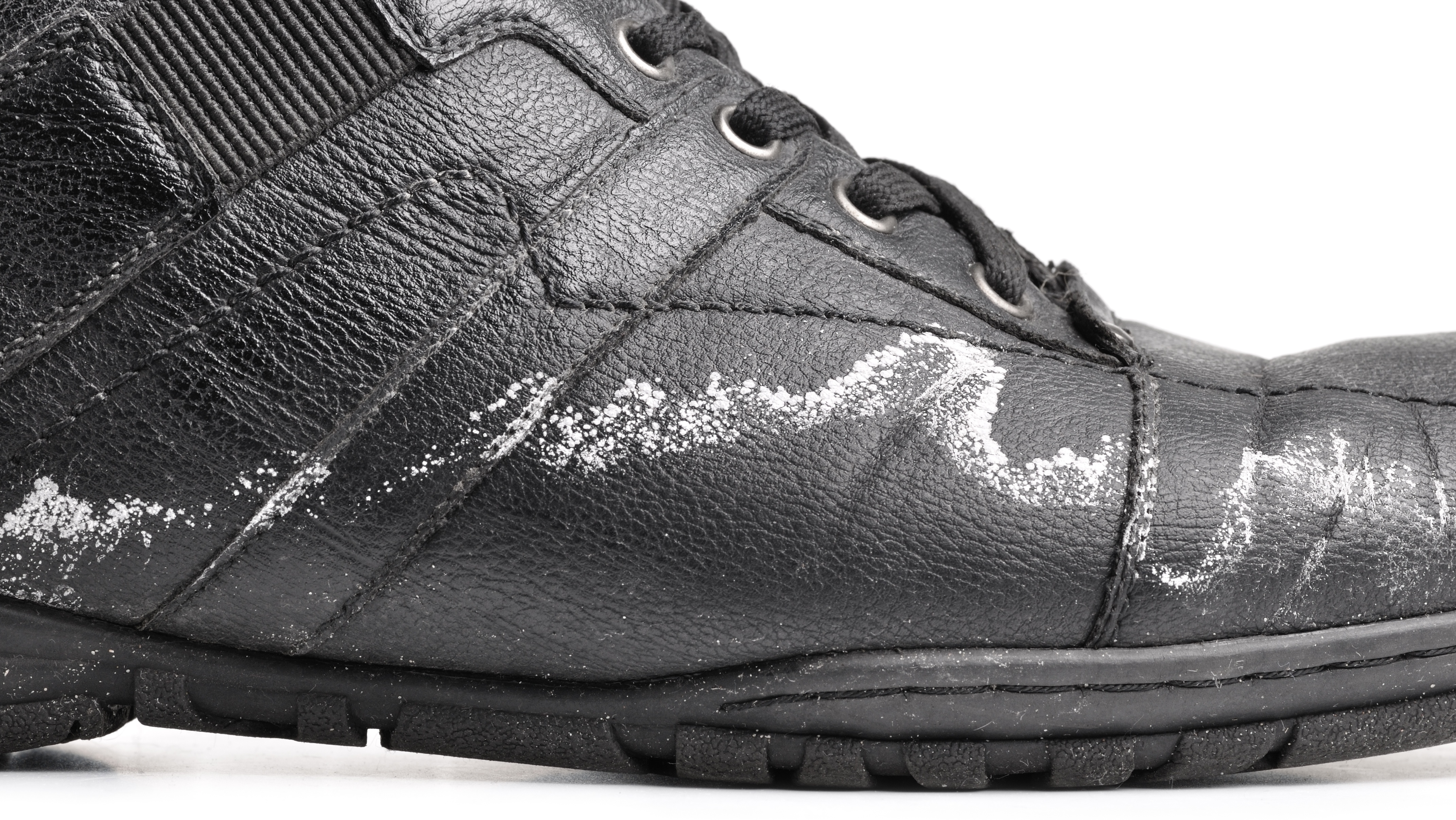 Plamy z soli na butach - jak usunąć?