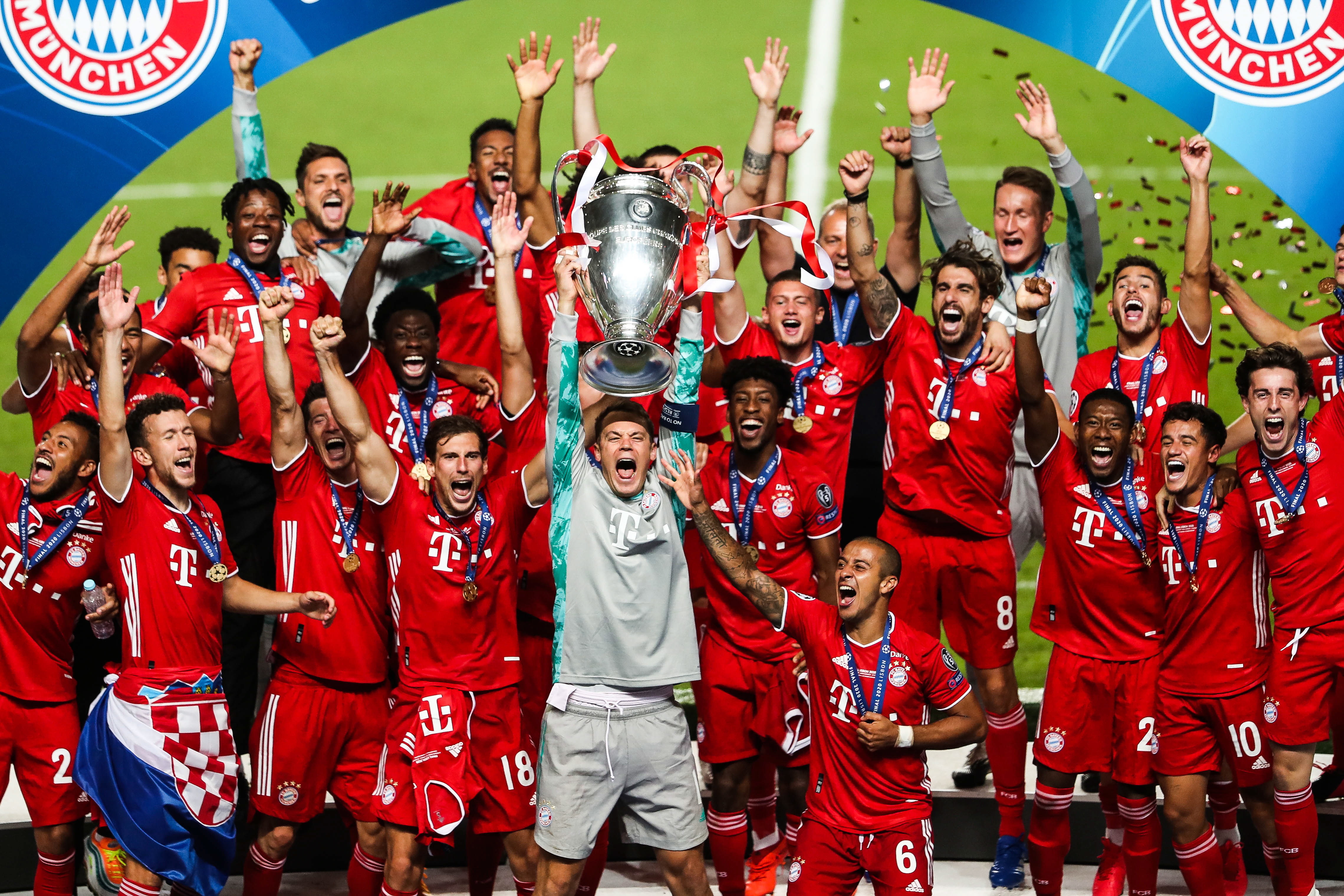Liga Mistrzow Psg Bayern Celebracja I Wreczenie Pucharu Pilkarzom Bayernu Pilka Nozna