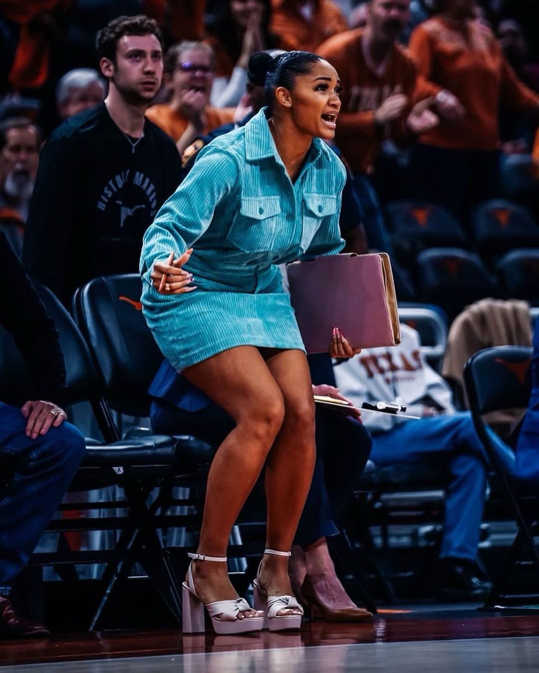 Meet Texas basketball coach Sydney Carter who has turned the court into a runway Spectrum Trends