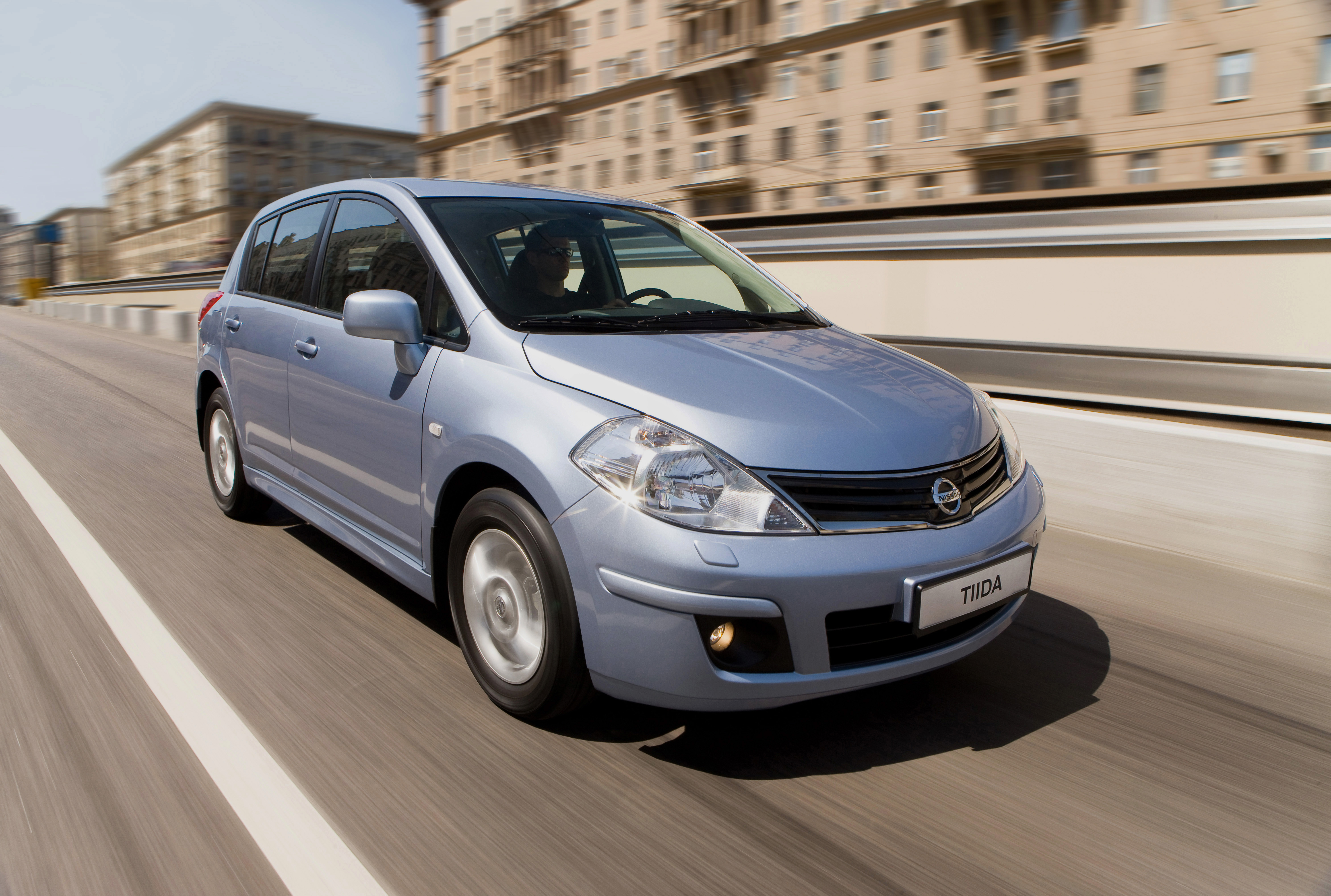 Nissan tiida вики
