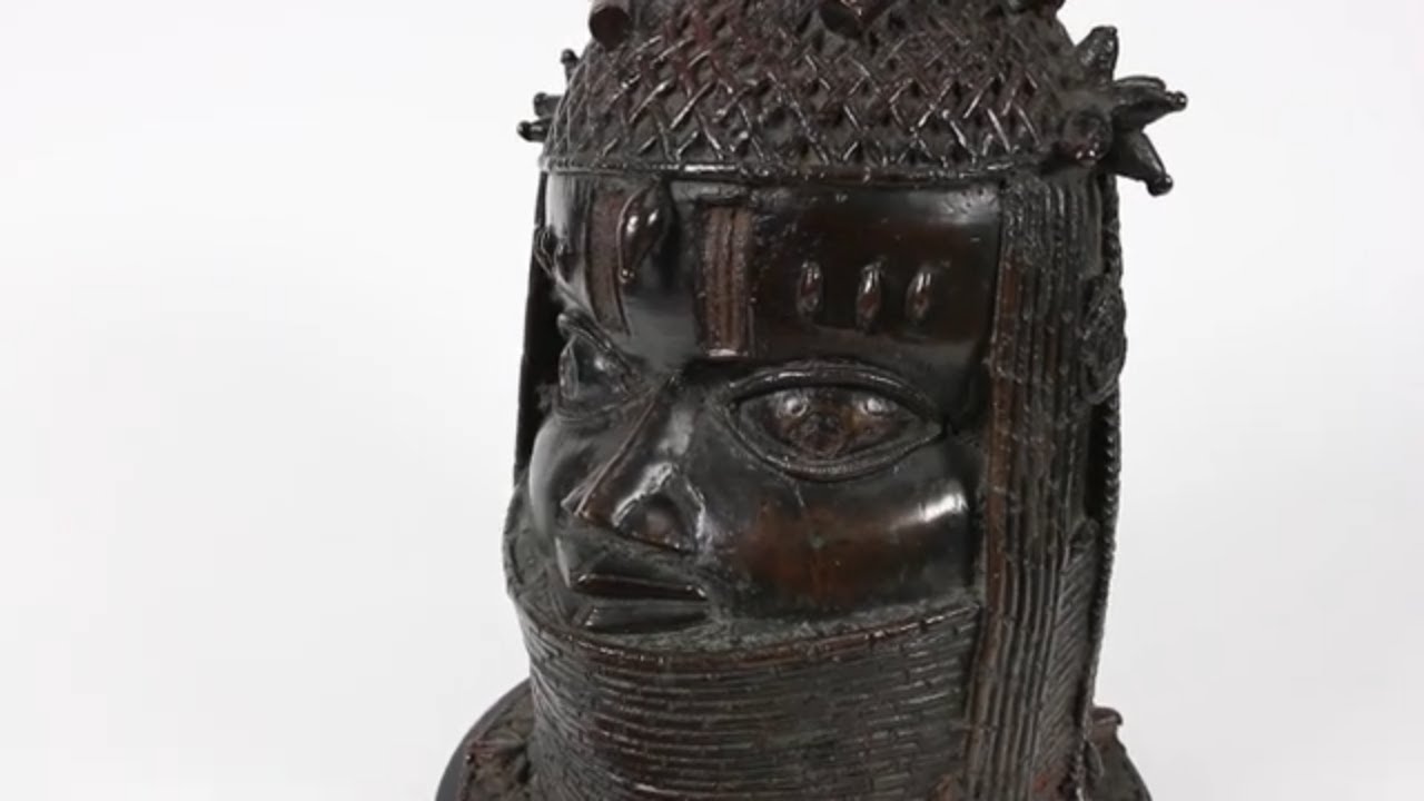 Head of Oba bronze statue of the Benin Kingdom