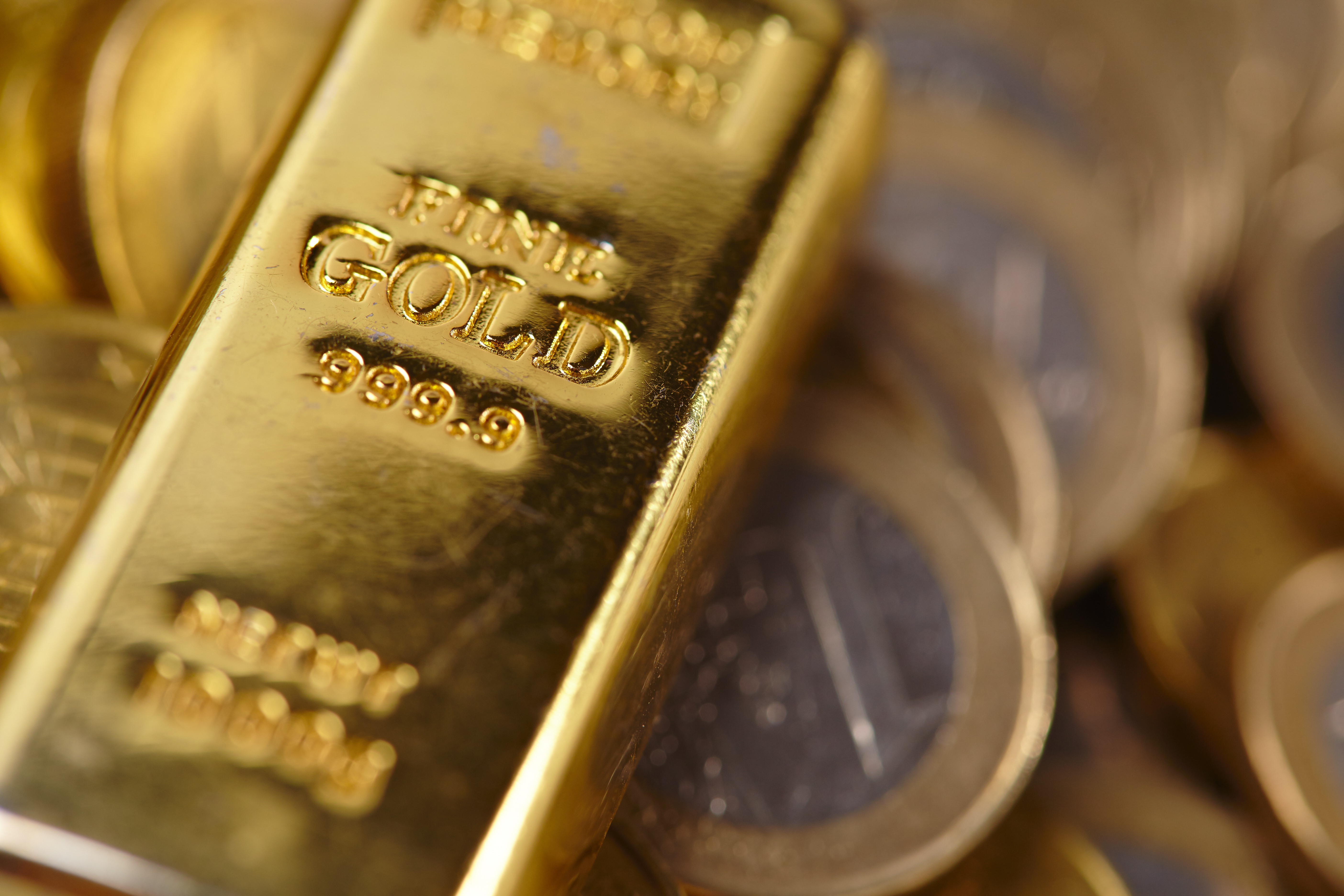 Złoto - kraje Europy Wschodniej zwiększają rezerwy, Polska sprowadziła złoto  z Anglii