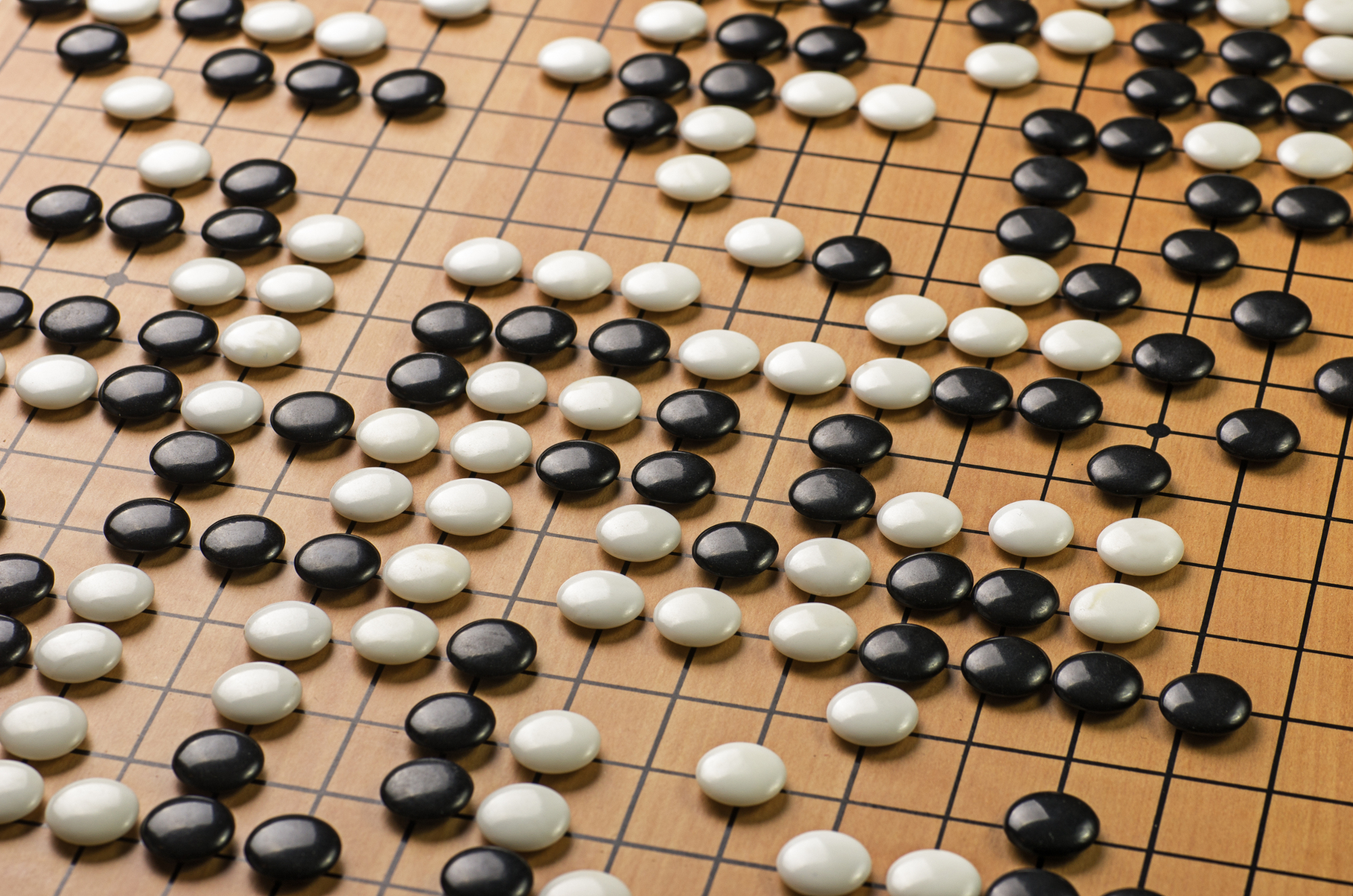 AlphaGo Zero - sztuczna inteligencja gra w go
