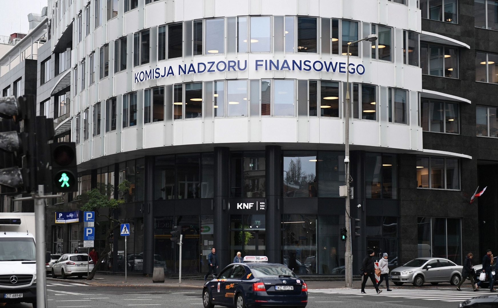 Agenci CBA zabezpieczyli dokumenty w biurach Komisji Nadzoru Finansowego -  Forsal.pl