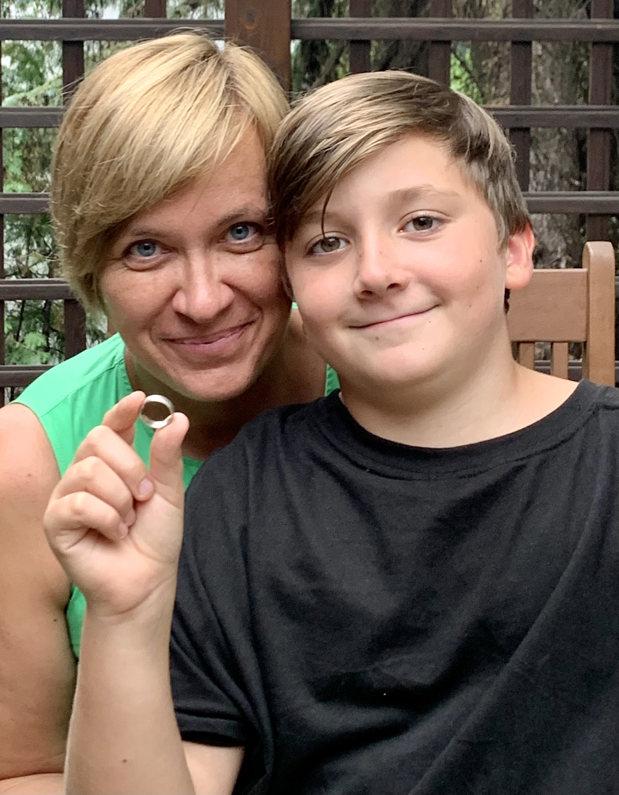 Két év után találta meg kisfia Andrea tóba pottyant jegygyűrűjét - Blikk